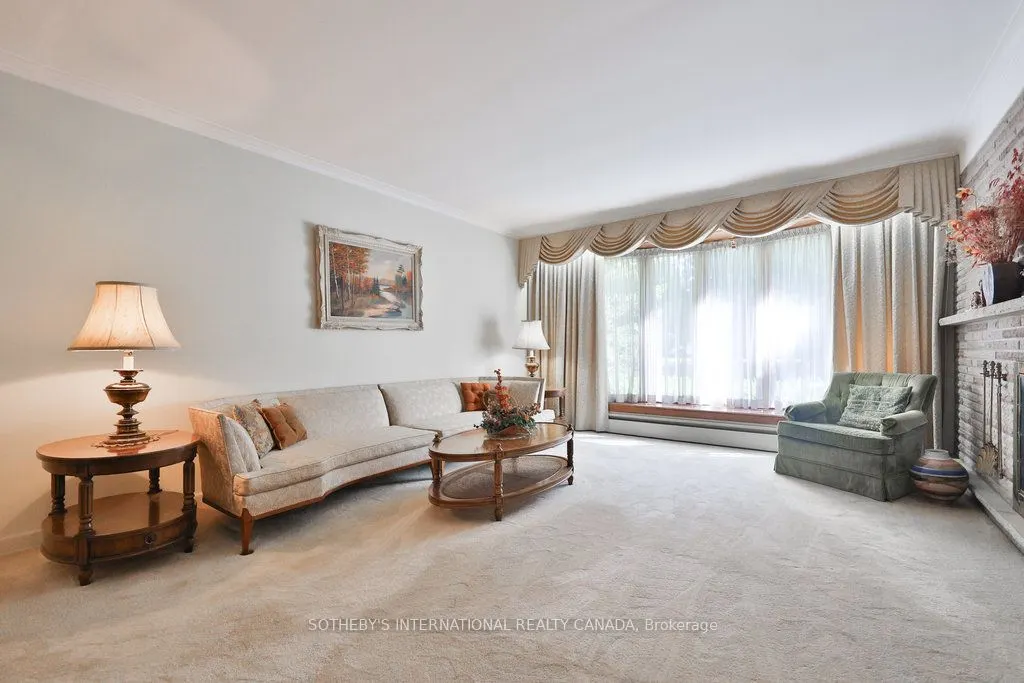 146 Sylvadene Parkway W