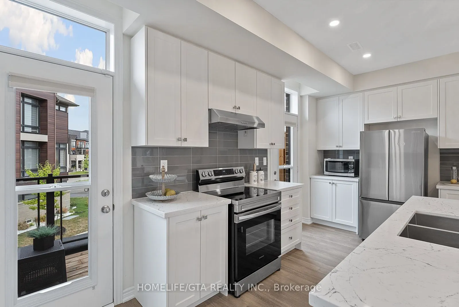 7 Holyrood Crescent