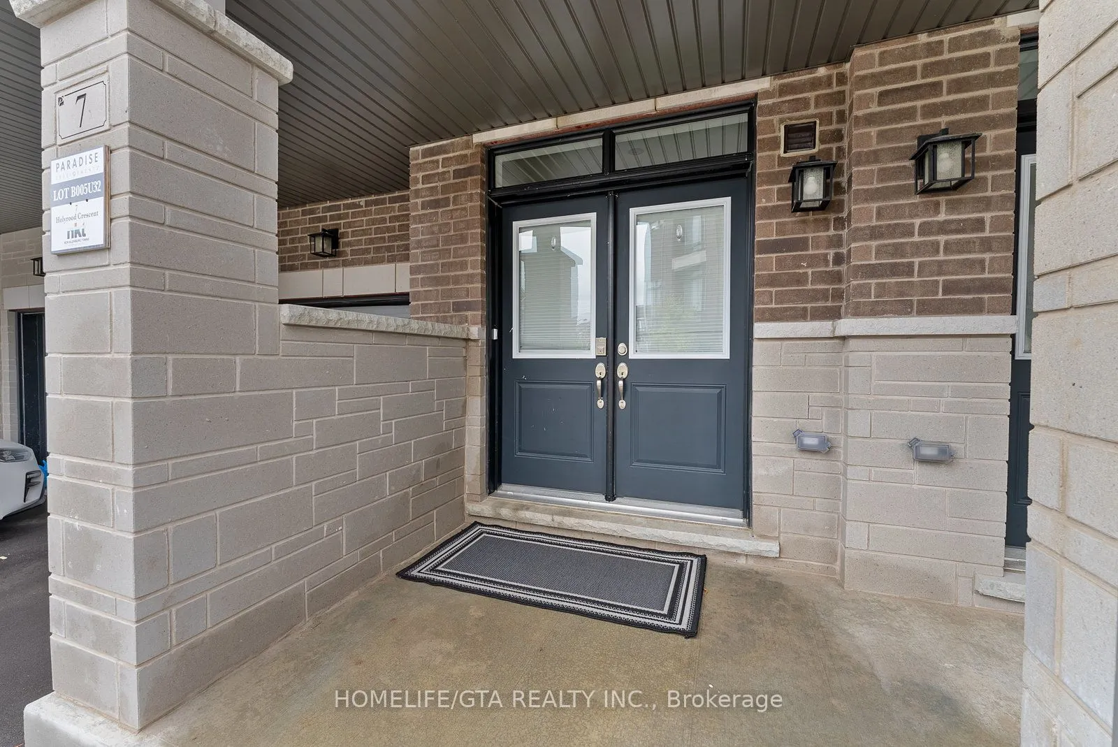 7 Holyrood Crescent