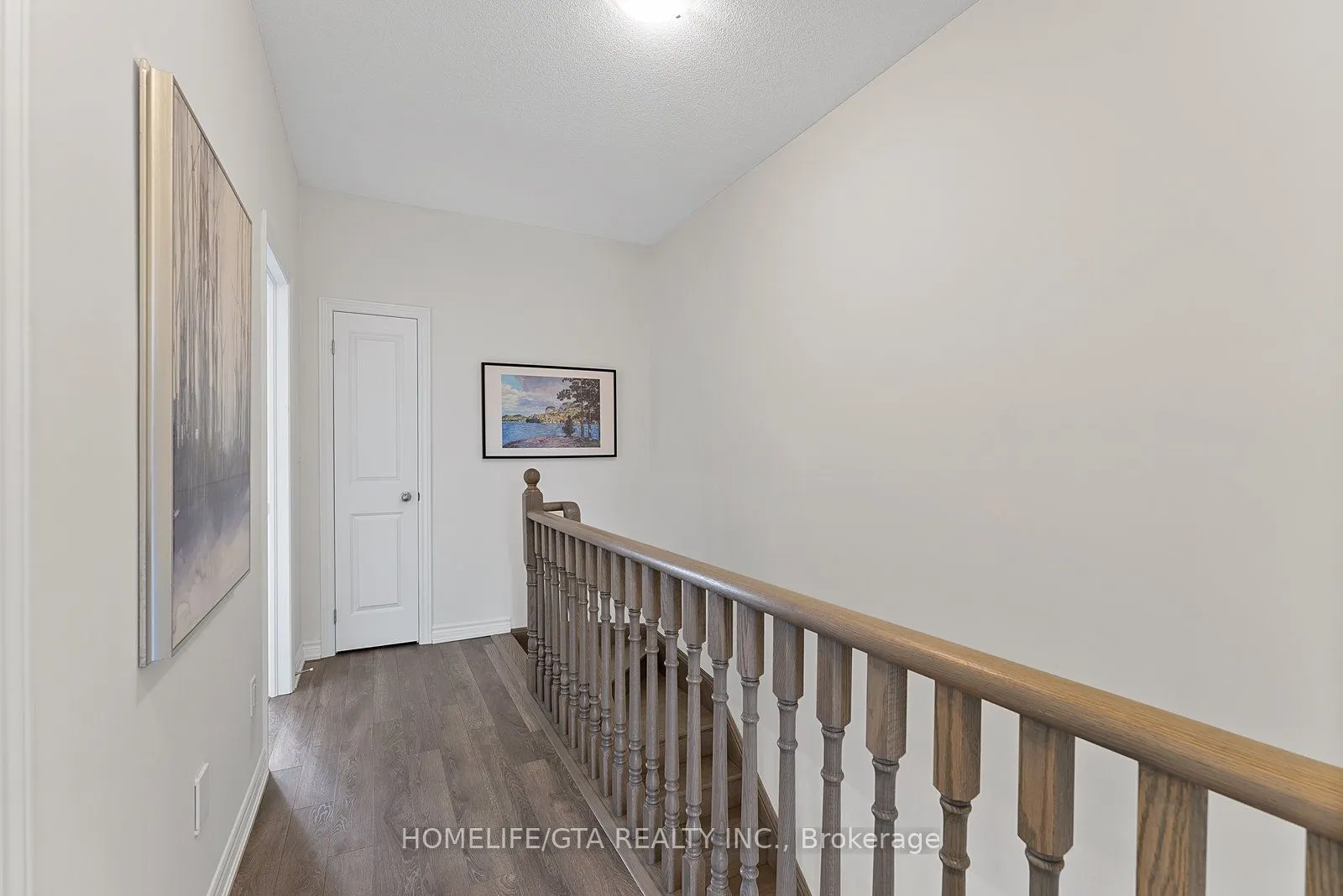 7 Holyrood Crescent
