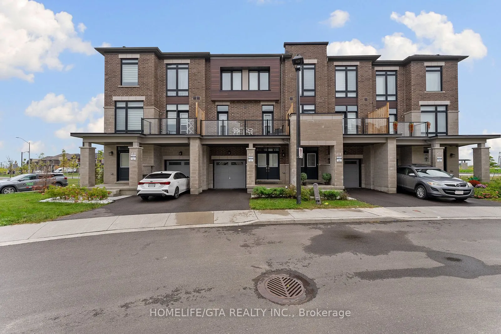 7 Holyrood Crescent