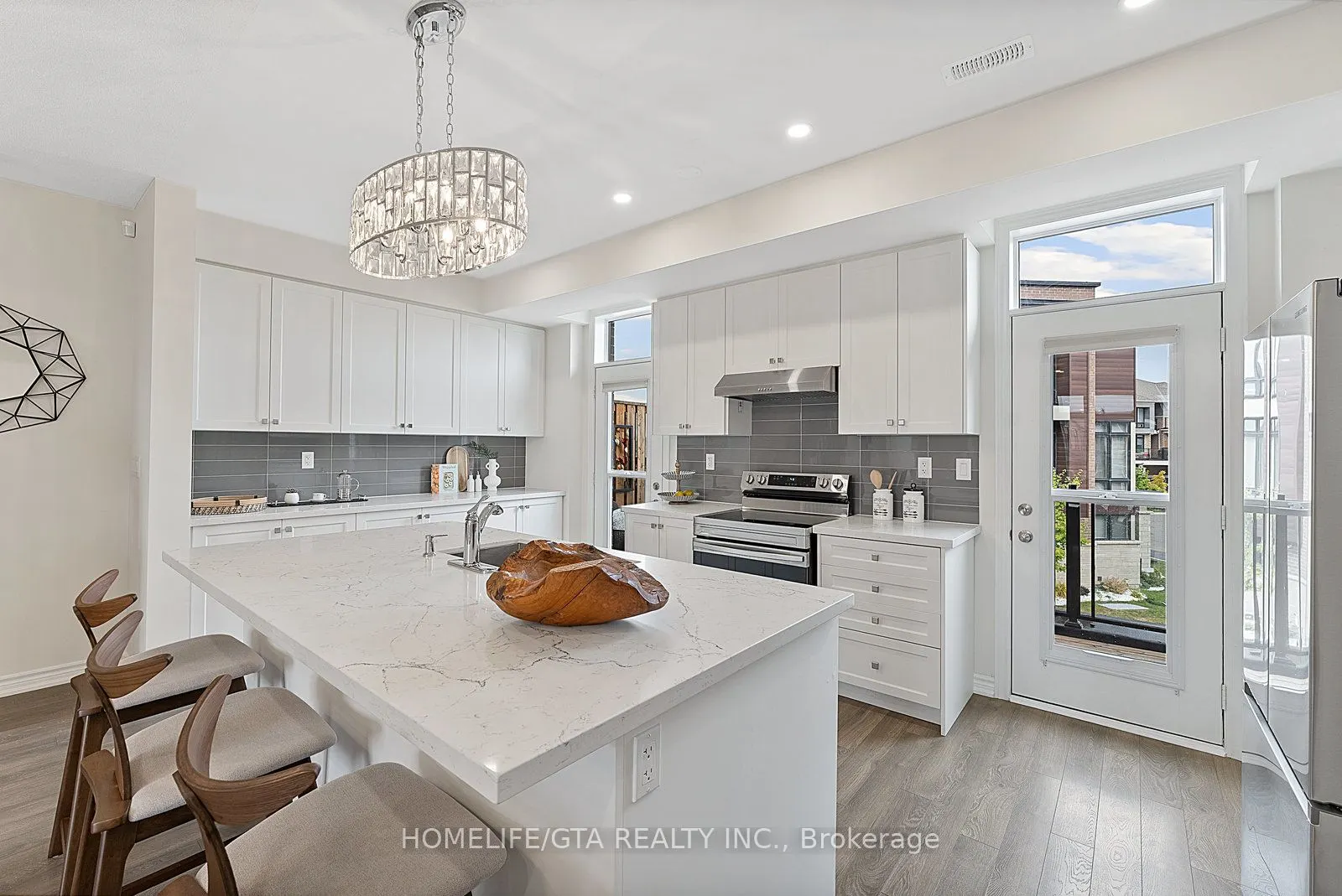 7 Holyrood Crescent