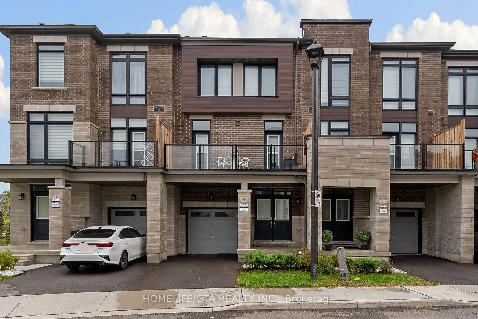 7 Holyrood Crescent