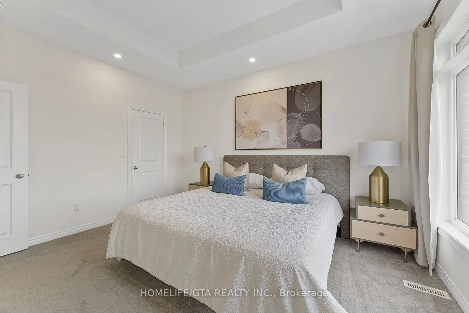 7 Holyrood Crescent