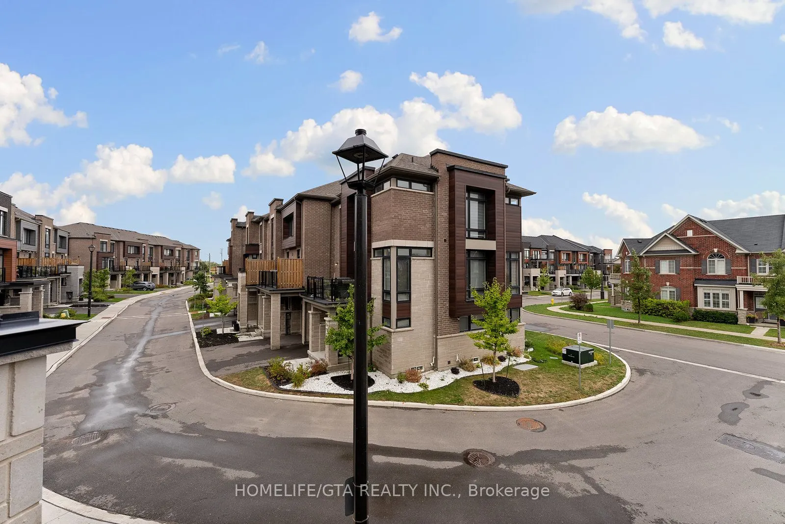 7 Holyrood Crescent