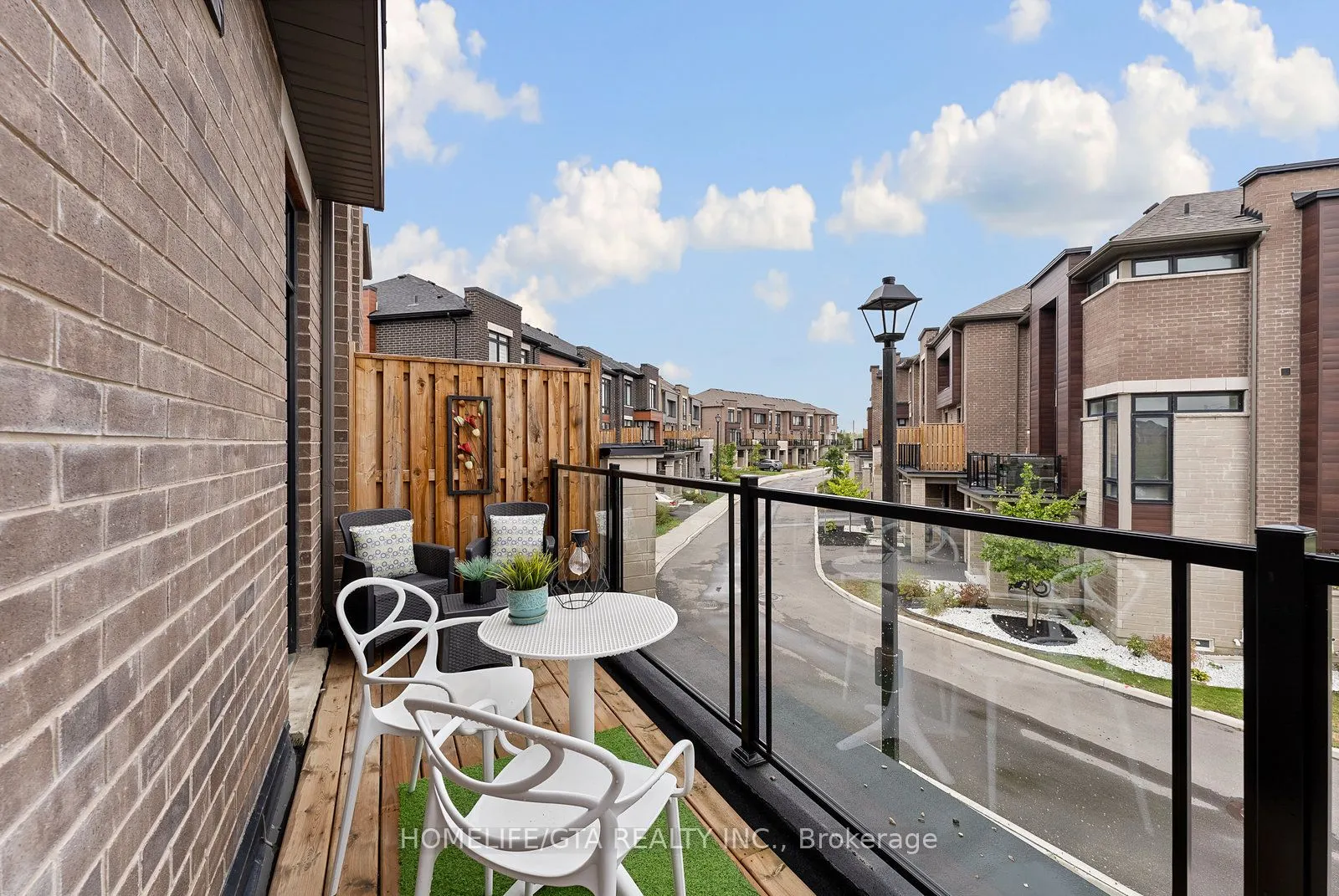 7 Holyrood Crescent