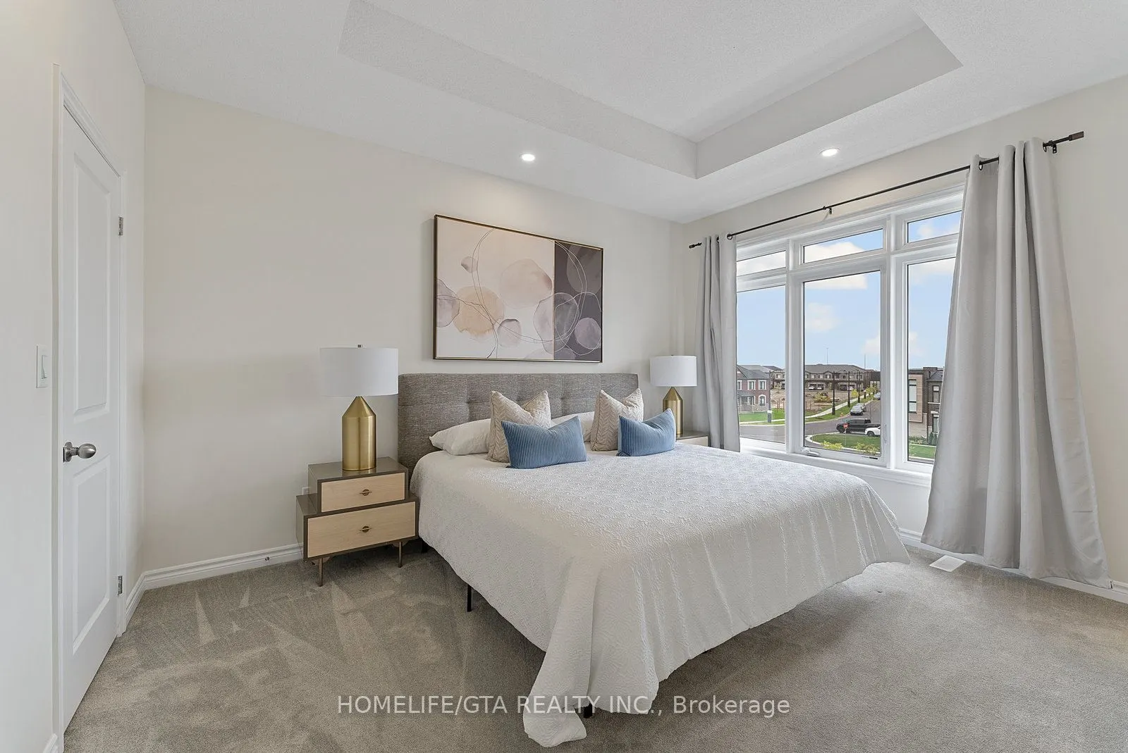 7 Holyrood Crescent