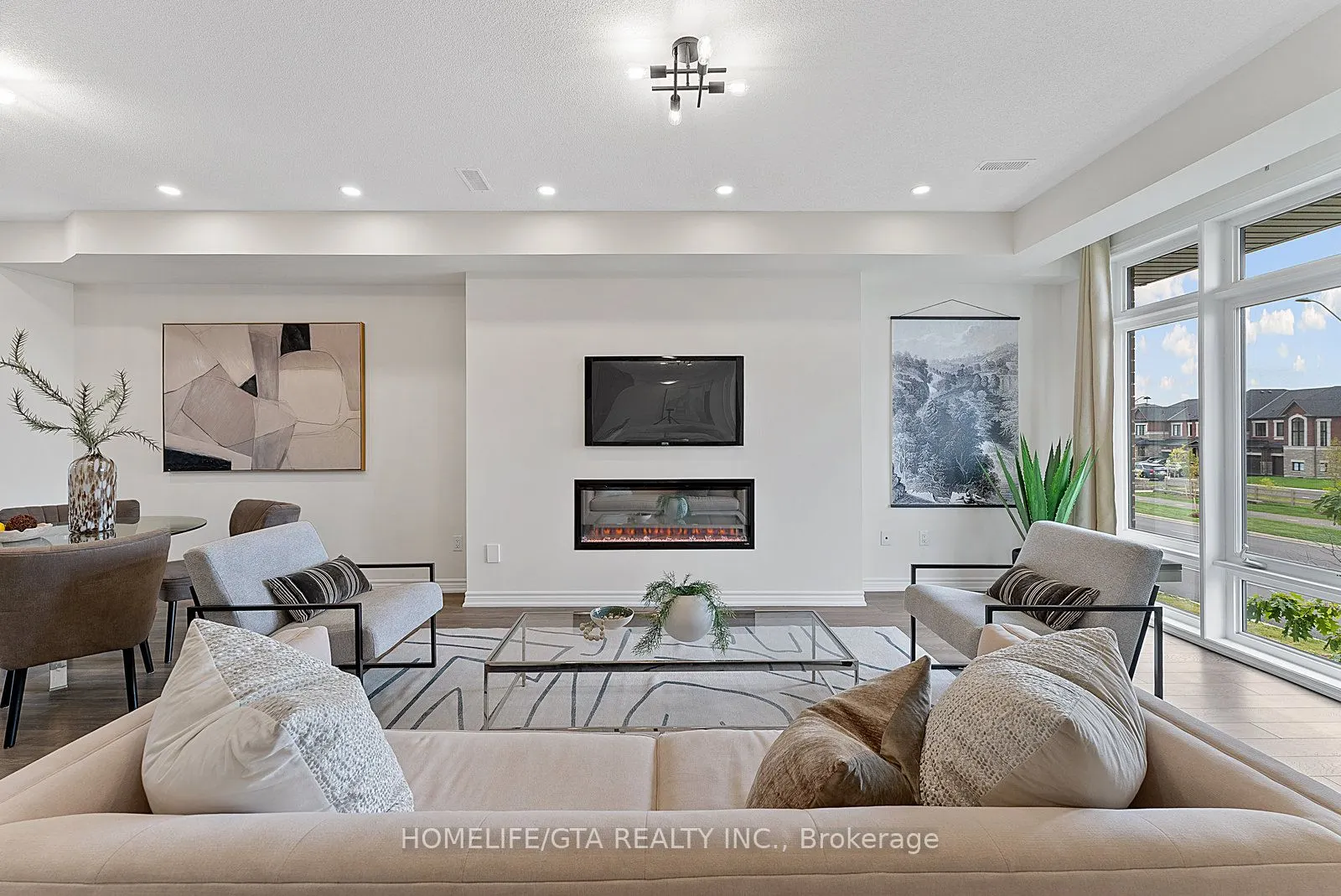 7 Holyrood Crescent
