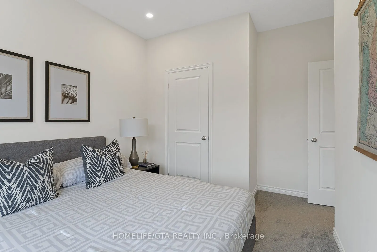 7 Holyrood Crescent