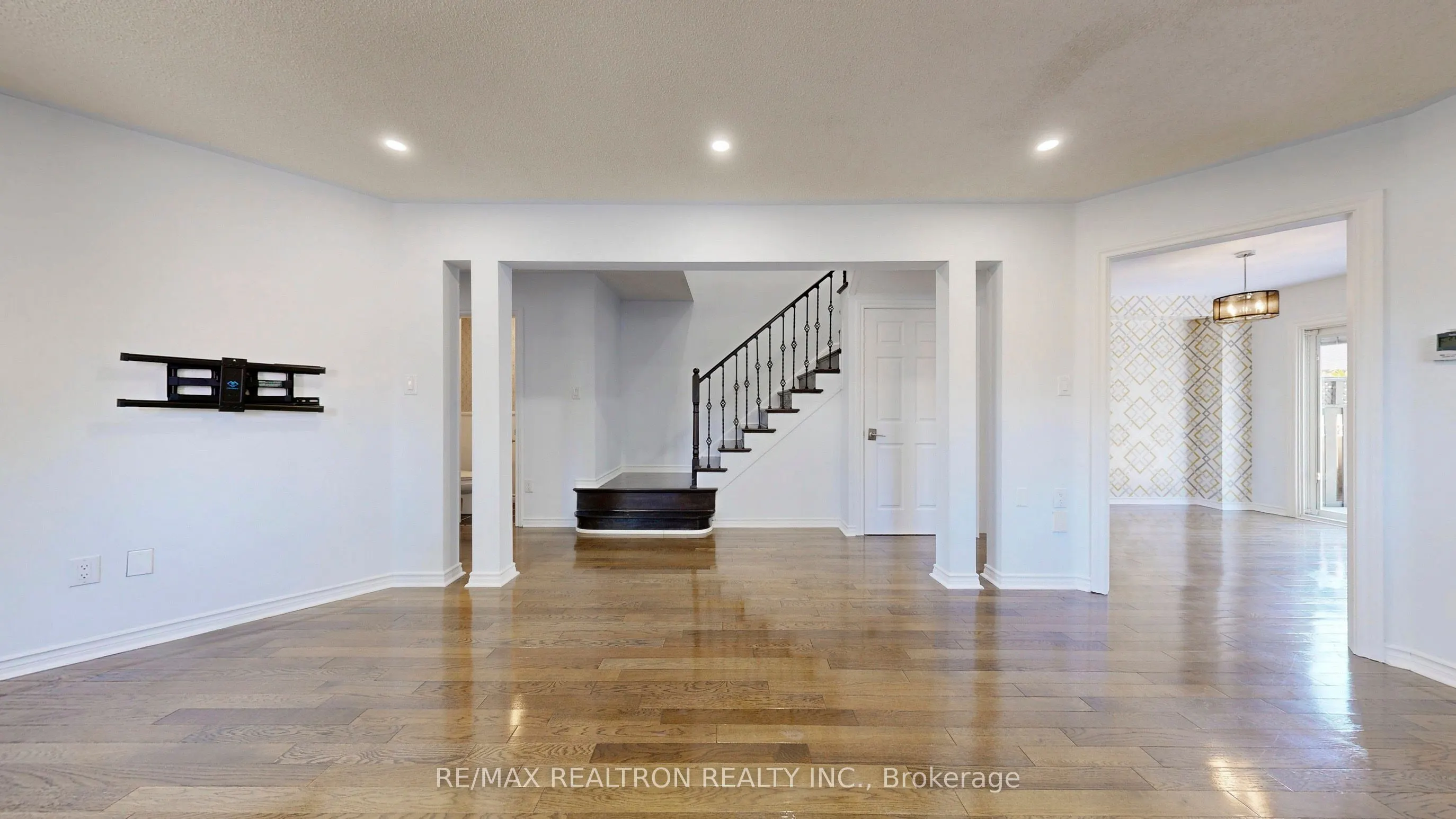 558 Willowick Drive