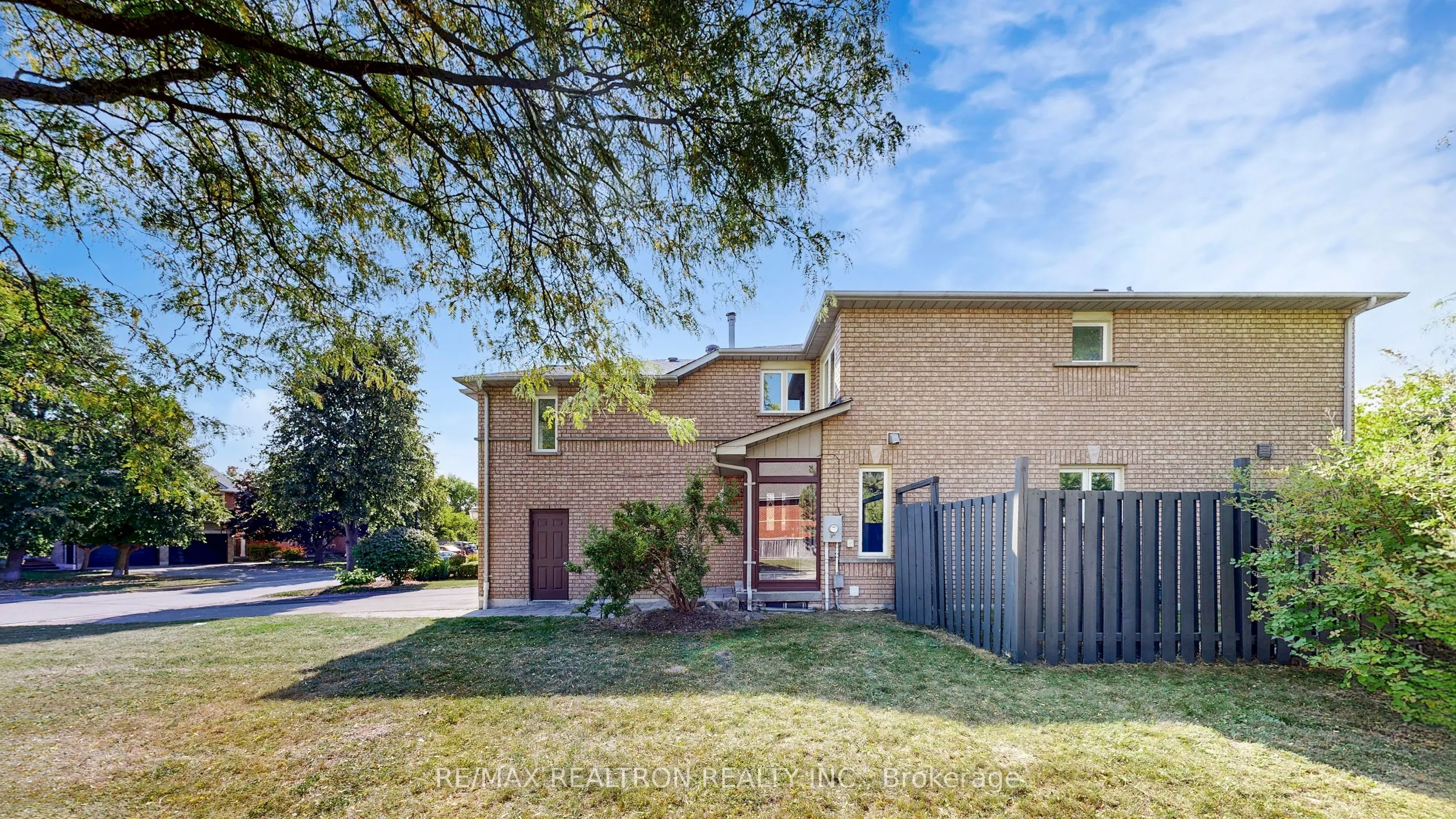 558 Willowick Drive