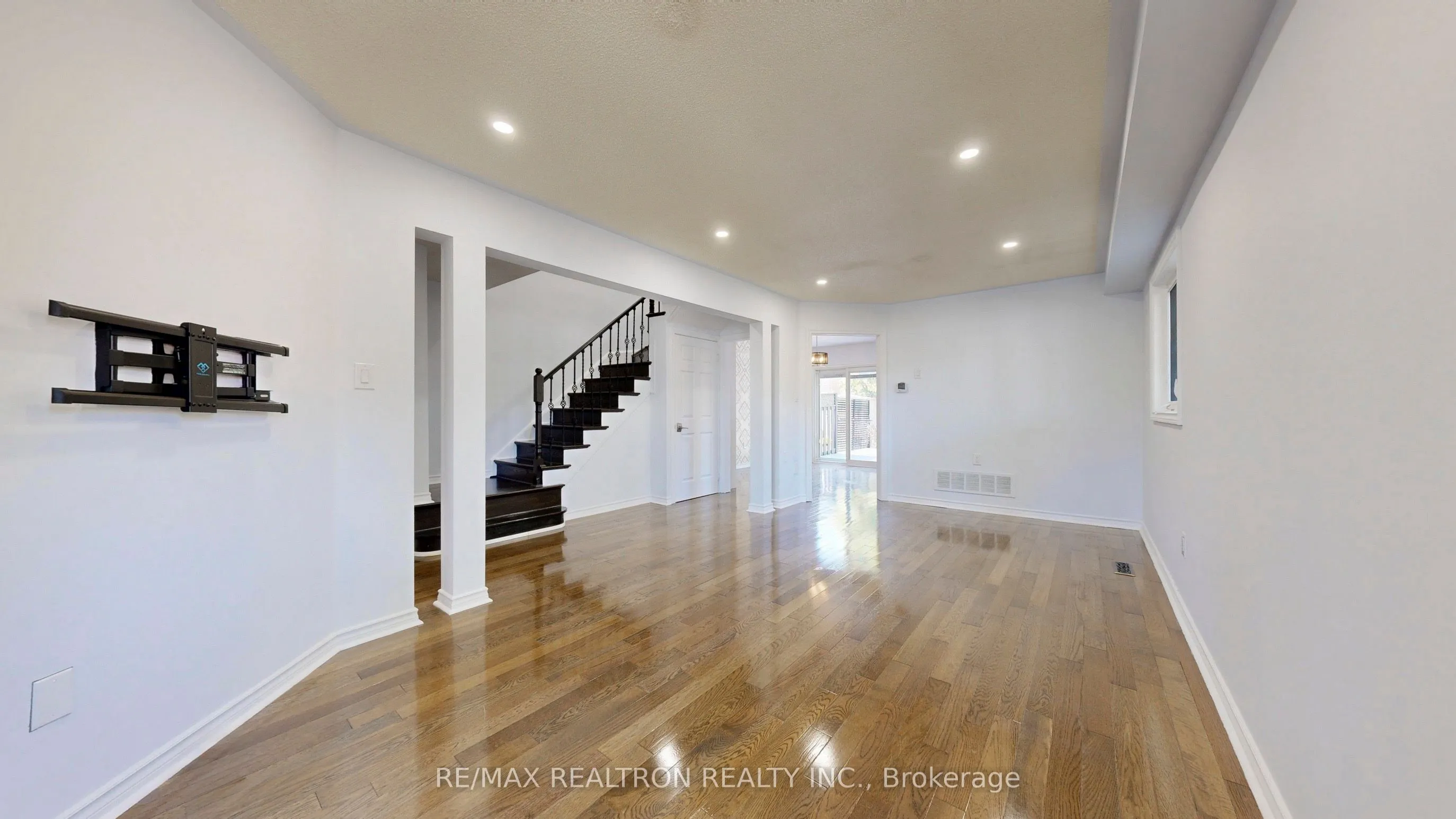 558 Willowick Drive