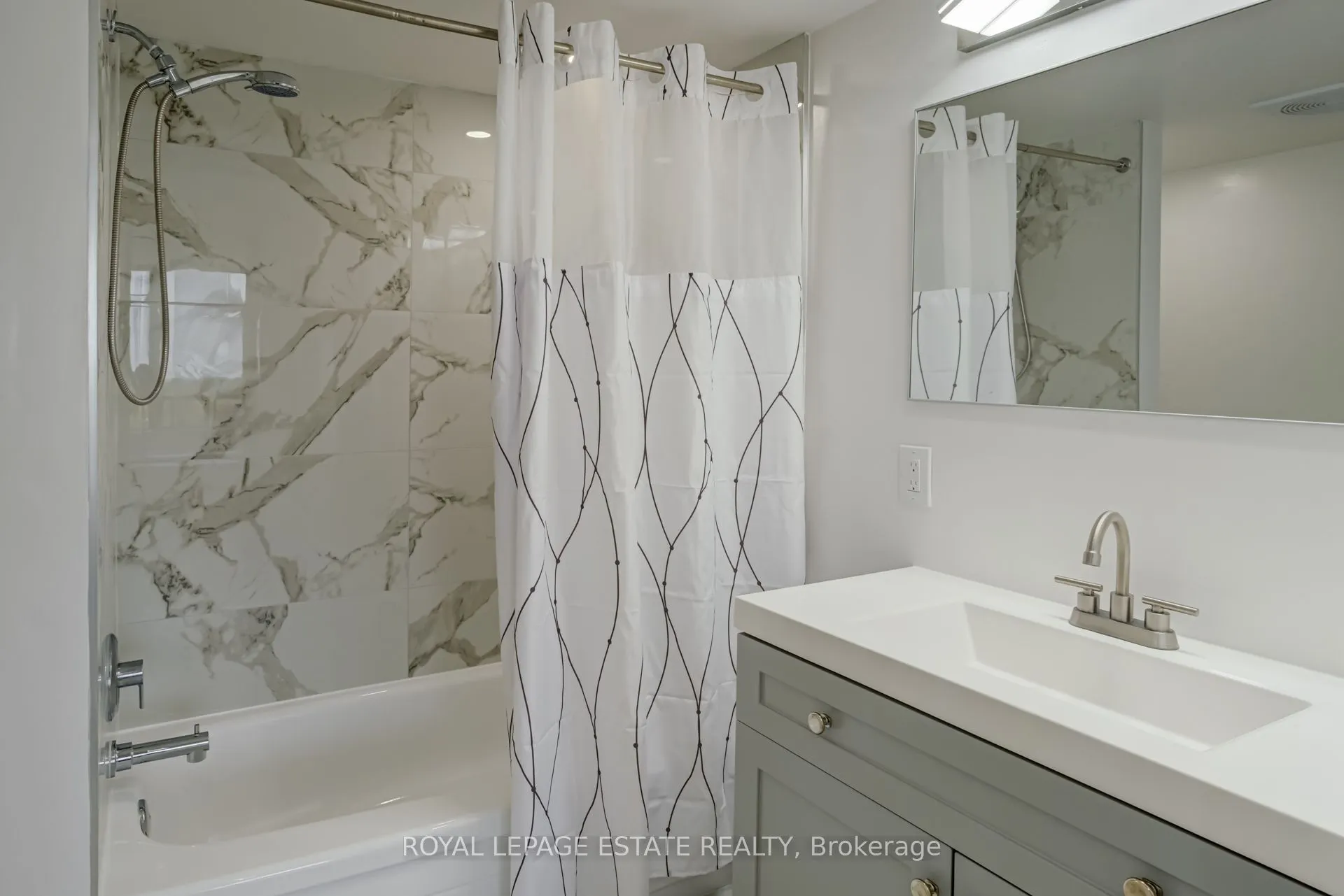 7440 Bathurst Street, #706