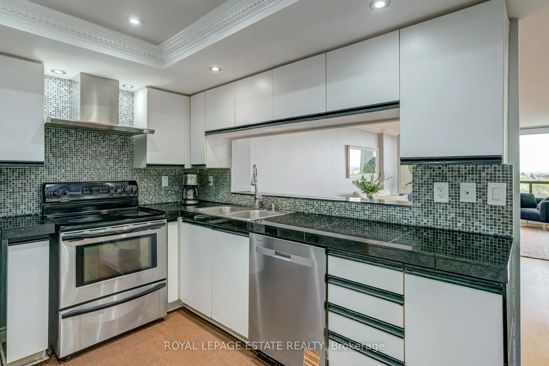 7440 Bathurst Street, #706