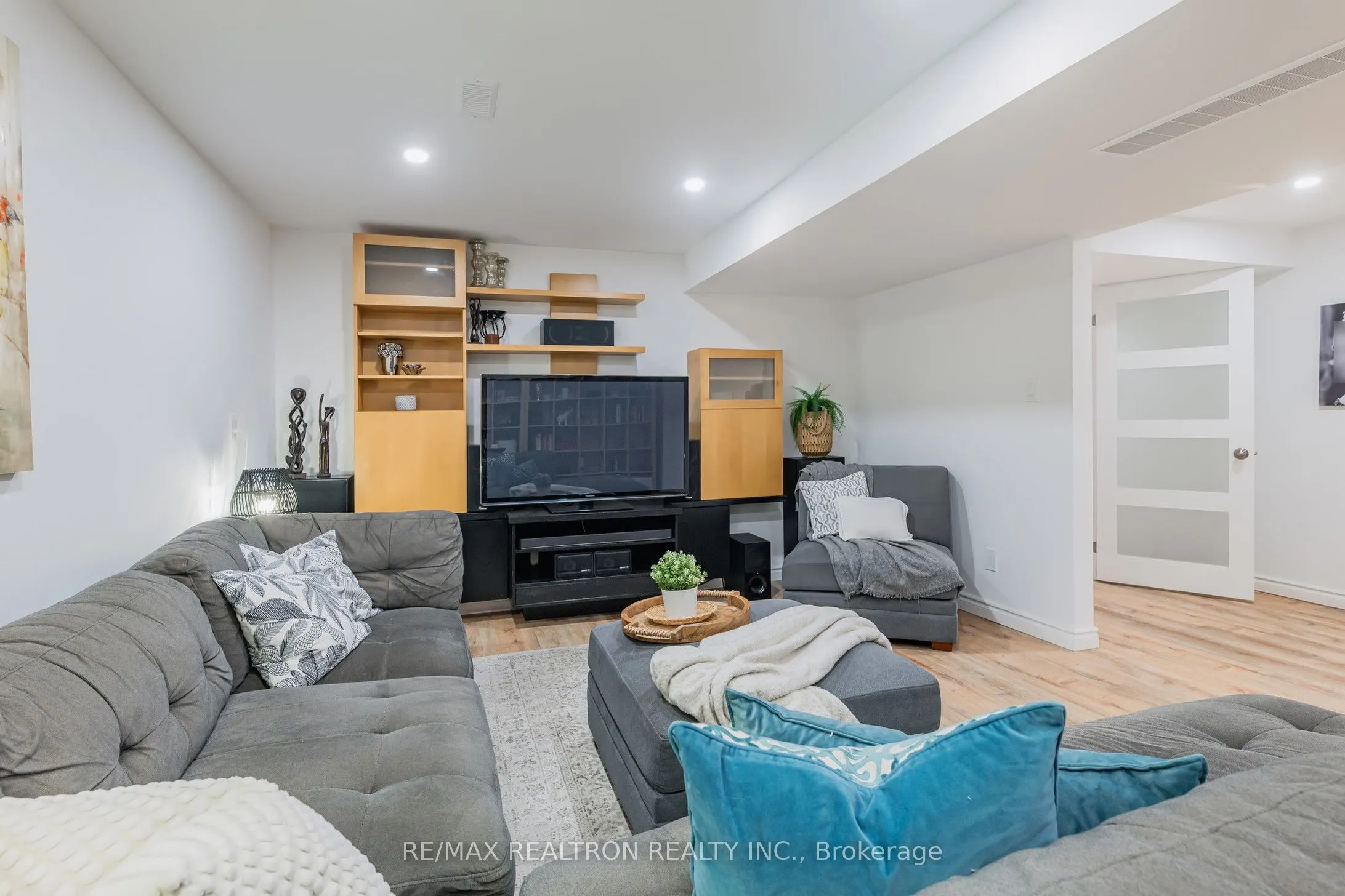 6 Coral Harbour Crescent