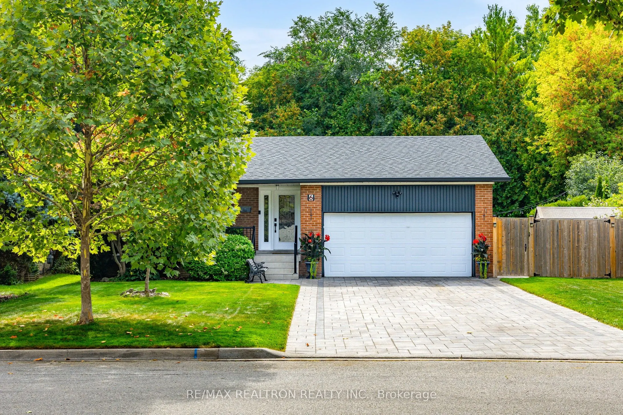 6 Coral Harbour Crescent