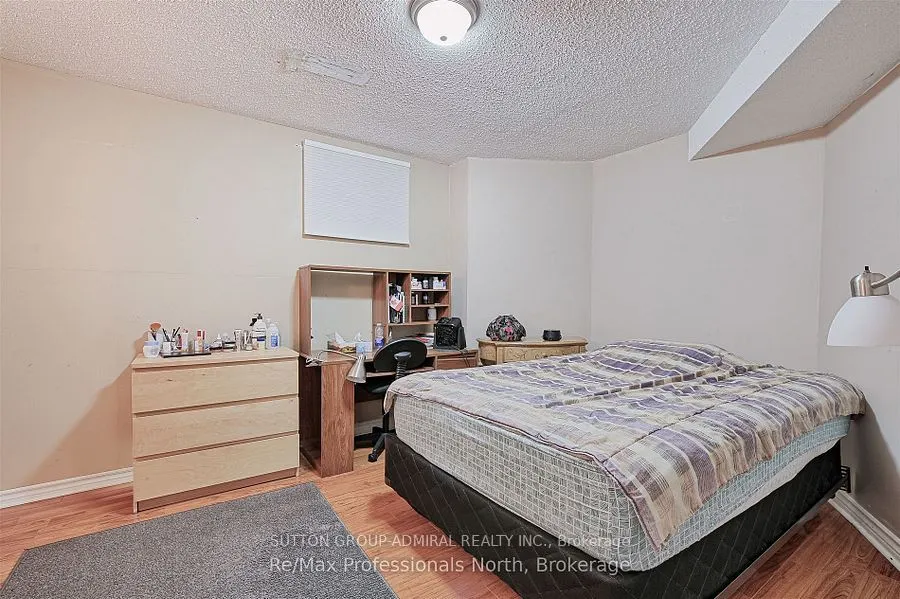 8 Elmsley Drive