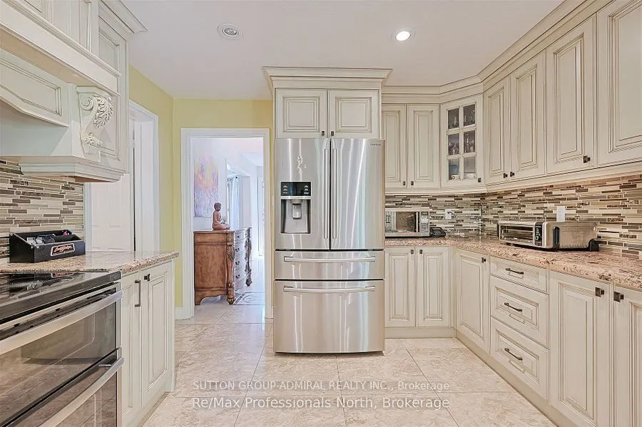 8 Elmsley Drive