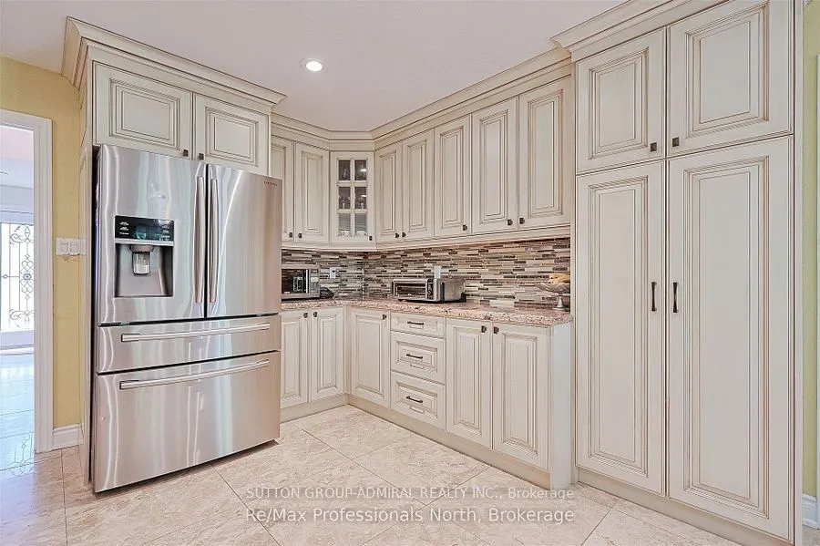 8 Elmsley Drive