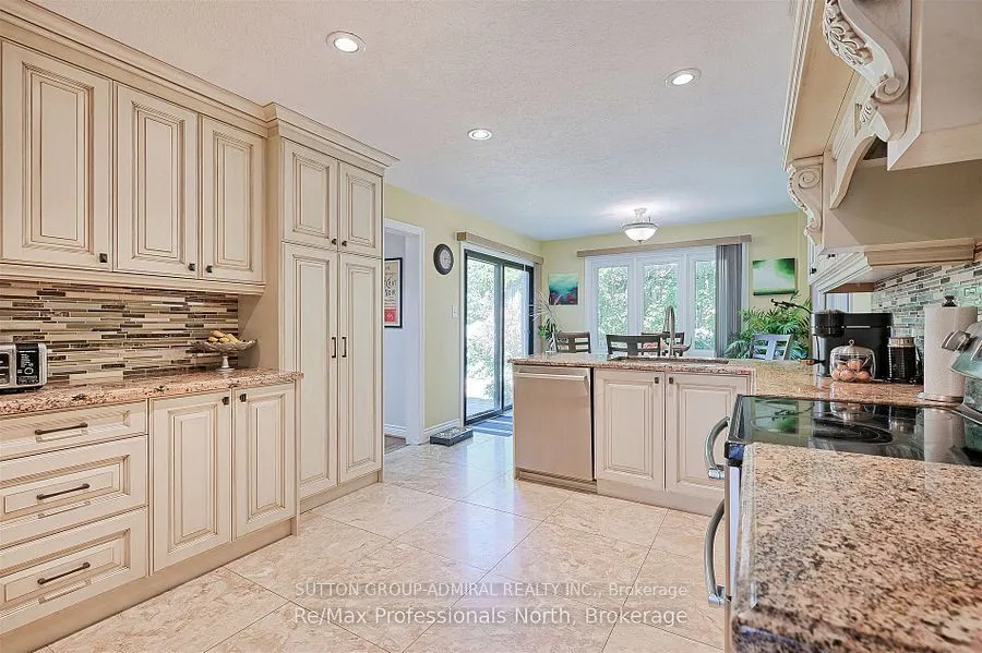8 Elmsley Drive