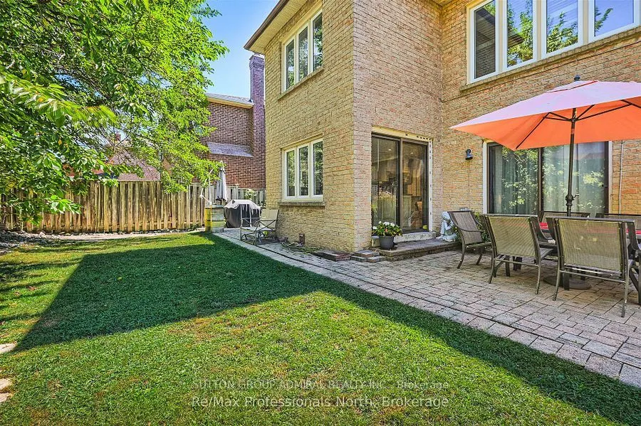 8 Elmsley Drive