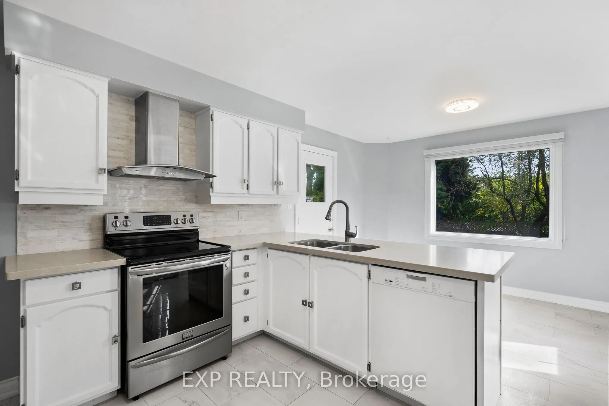 17 Gordon Rowe Crescent