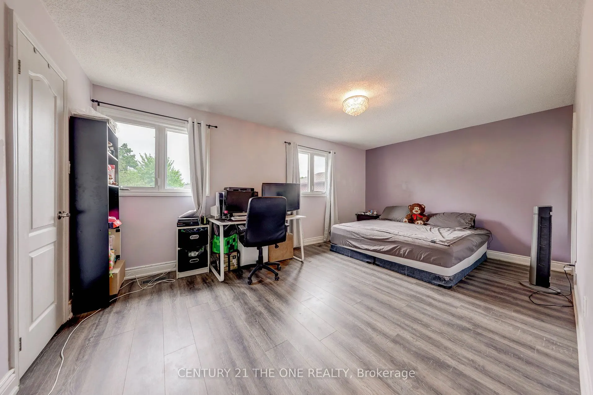 27 Pugsley Avenue