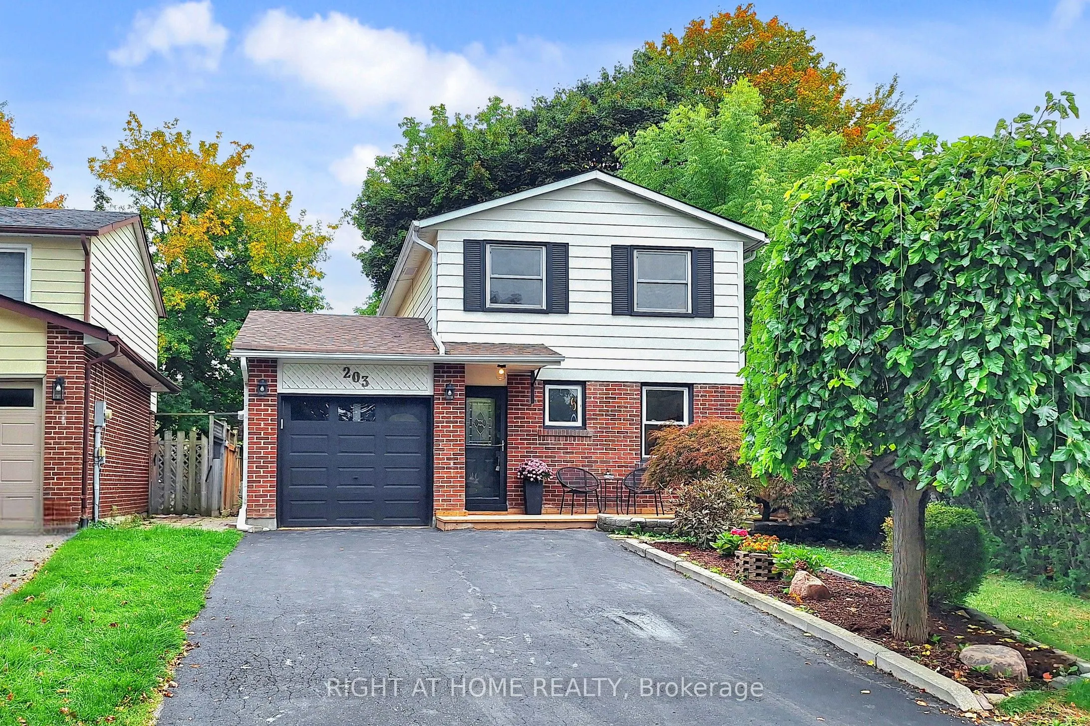 203 Thoms Crescent