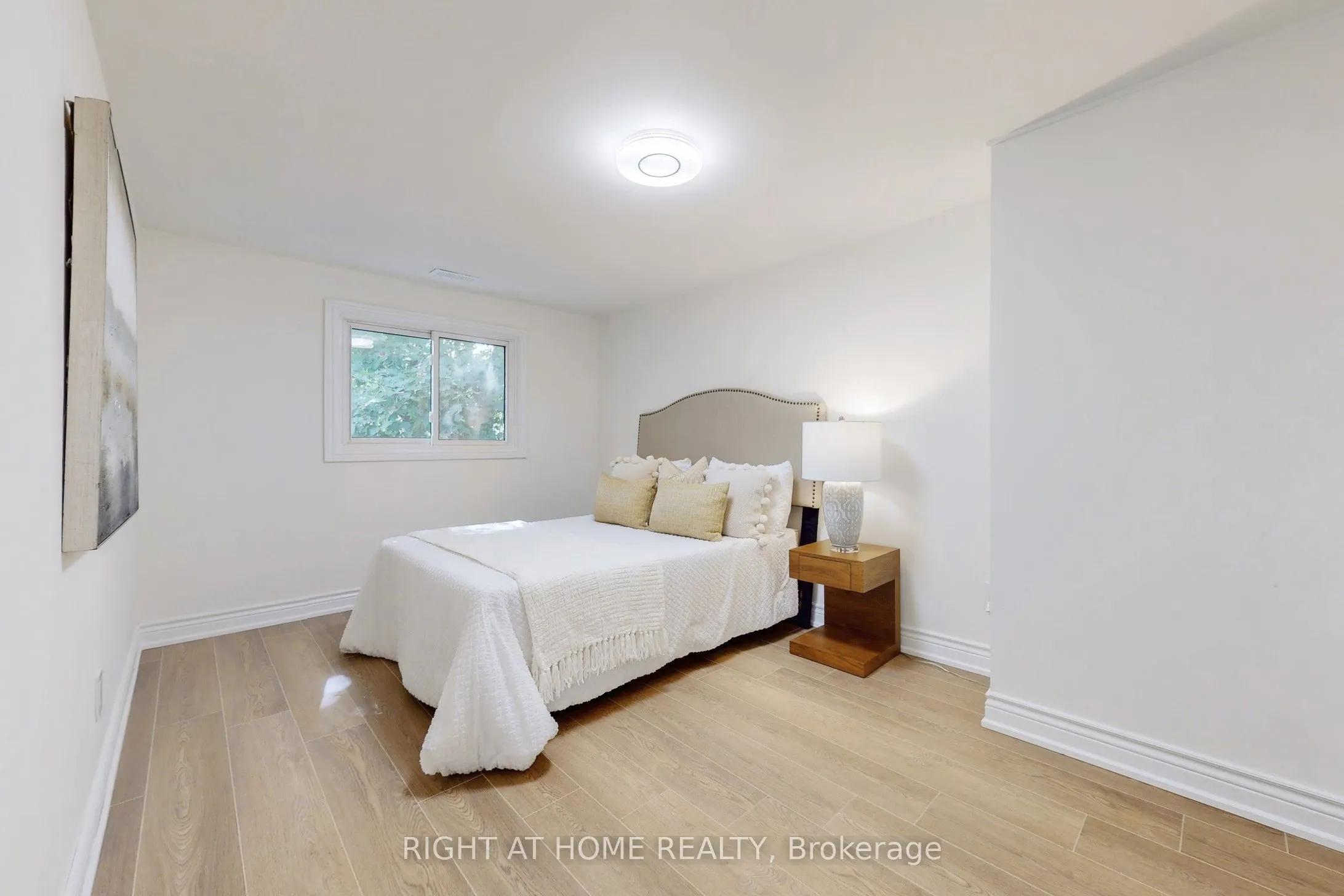 203 Thoms Crescent