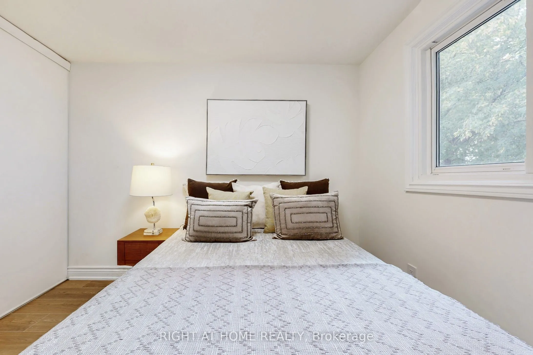203 Thoms Crescent