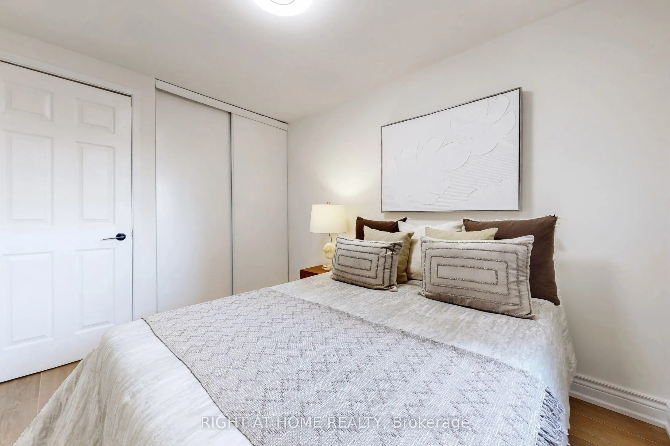 203 Thoms Crescent