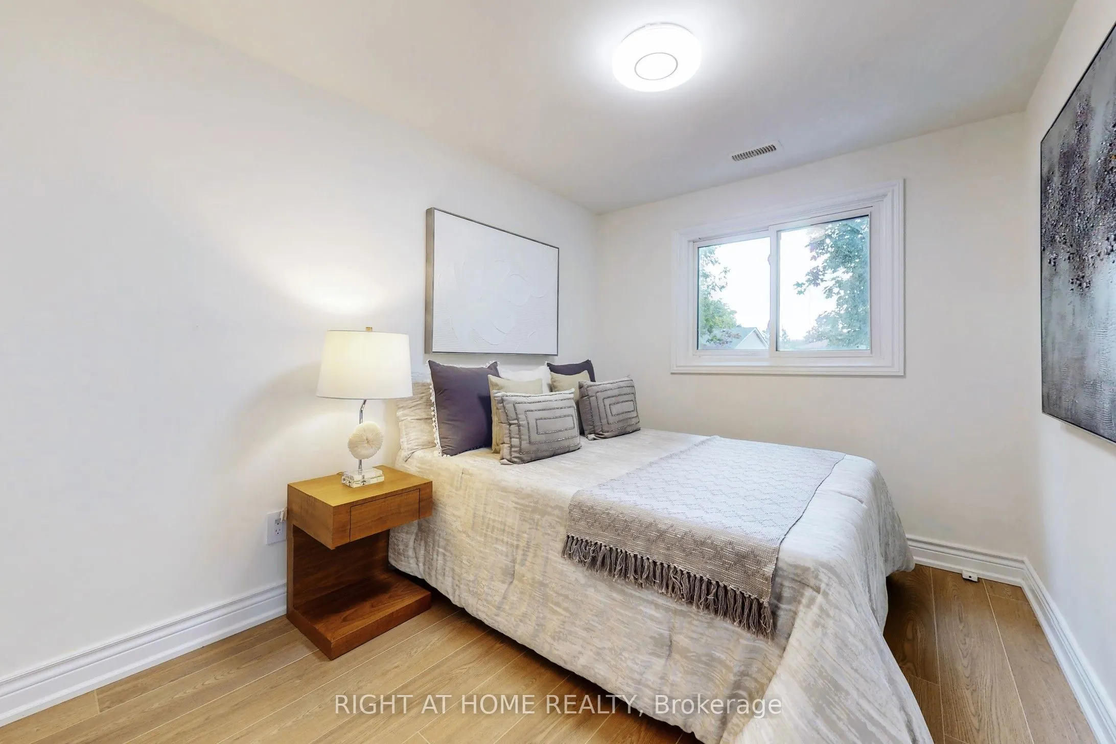 203 Thoms Crescent