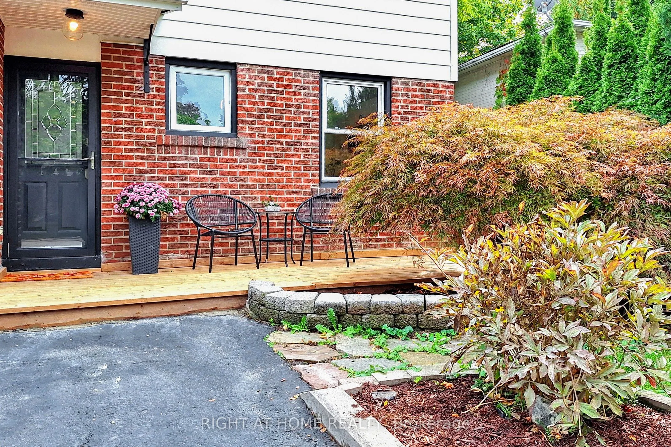 203 Thoms Crescent