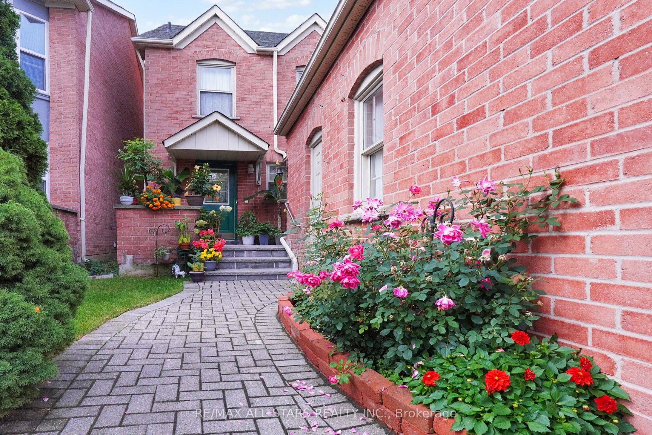 82 Waterbridge Lane