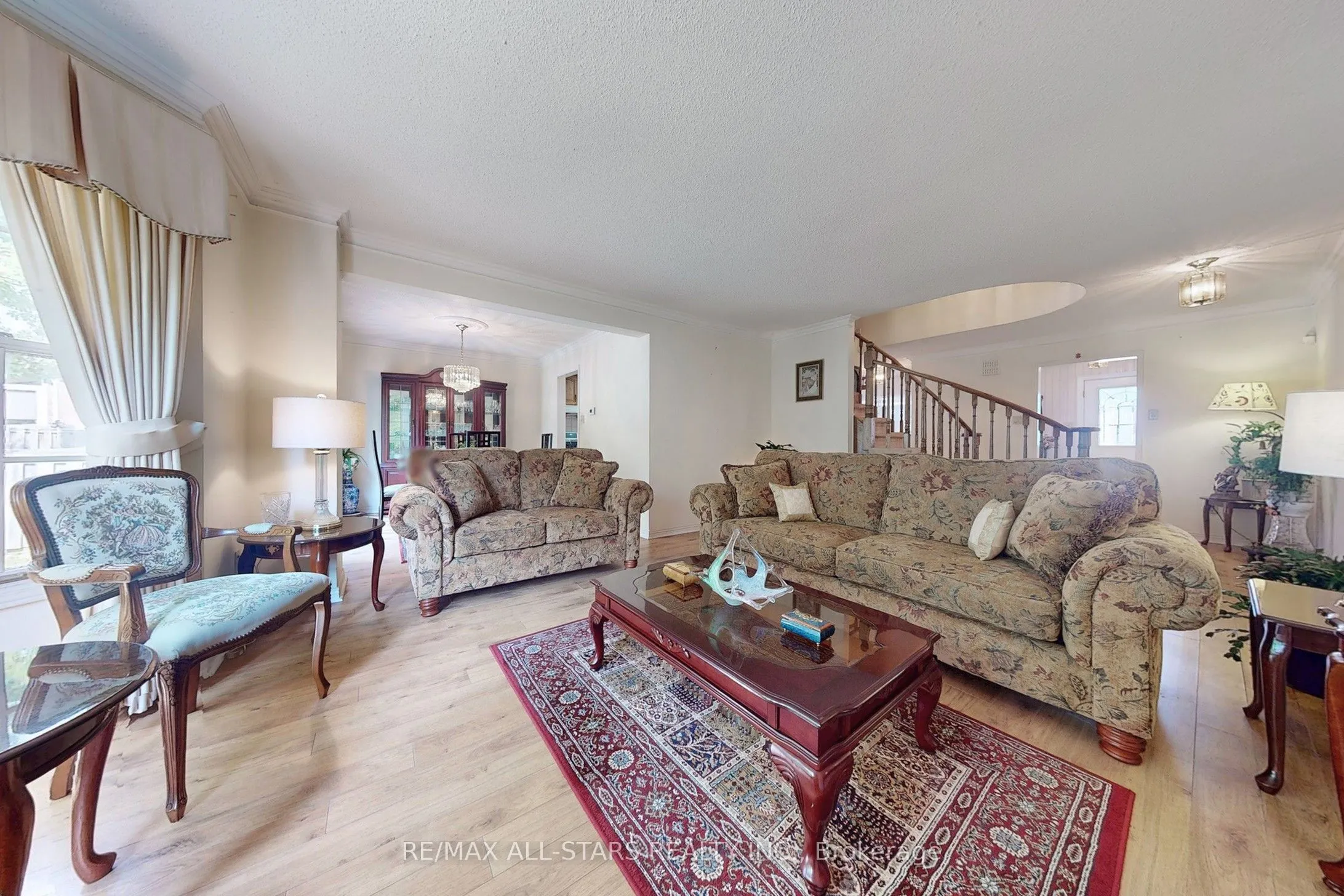 82 Waterbridge Lane