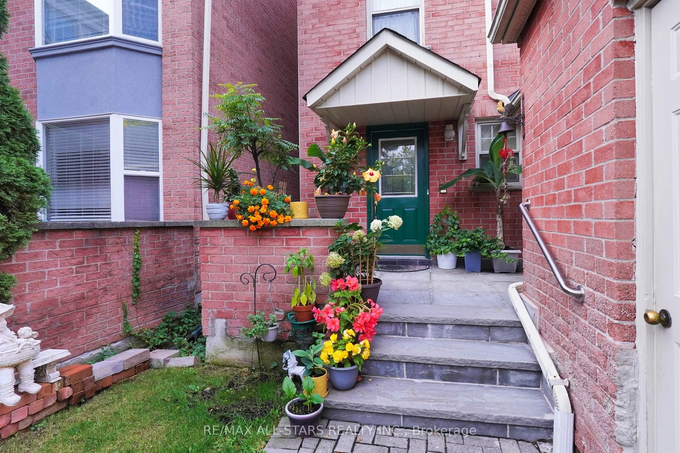 82 Waterbridge Lane