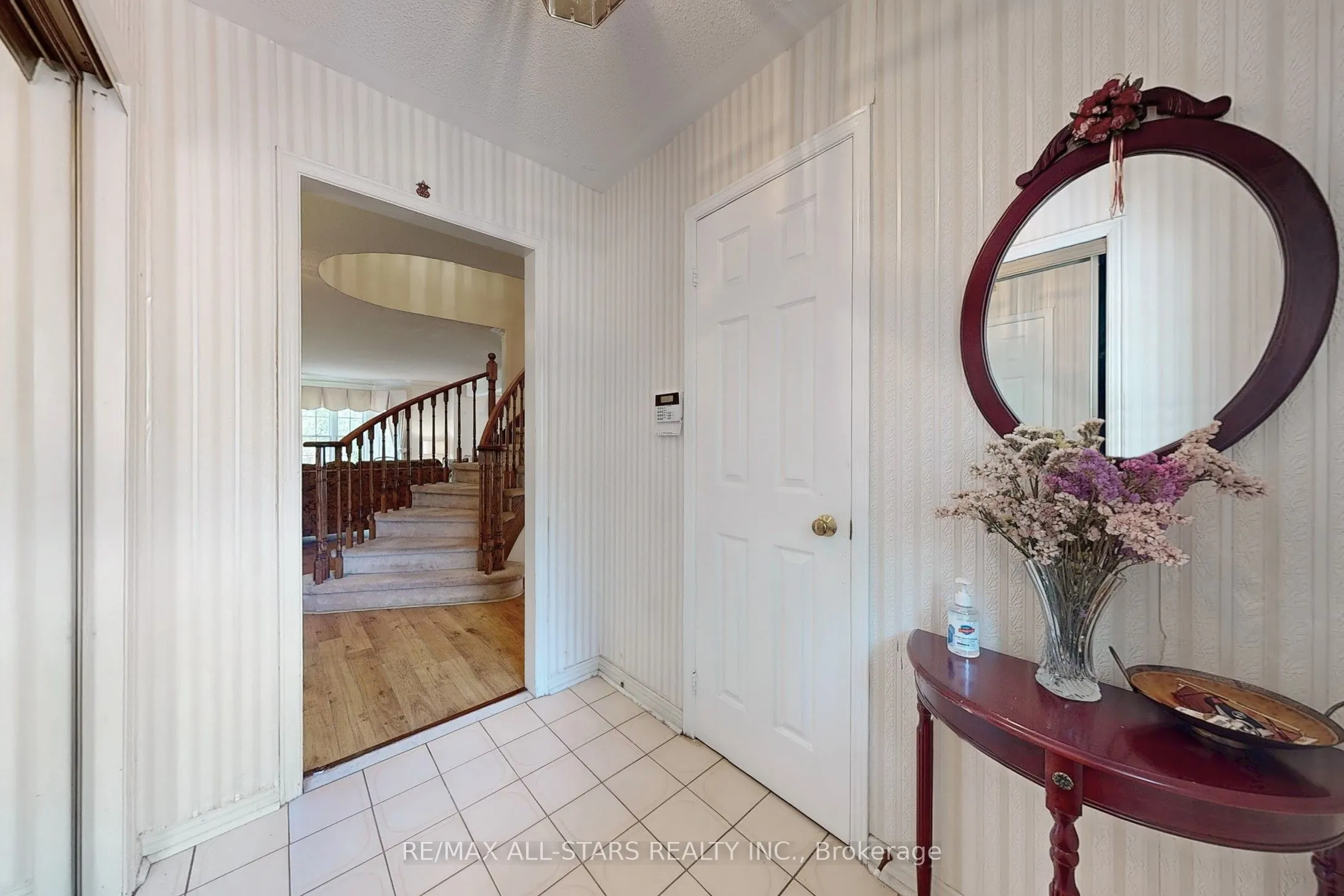 82 Waterbridge Lane