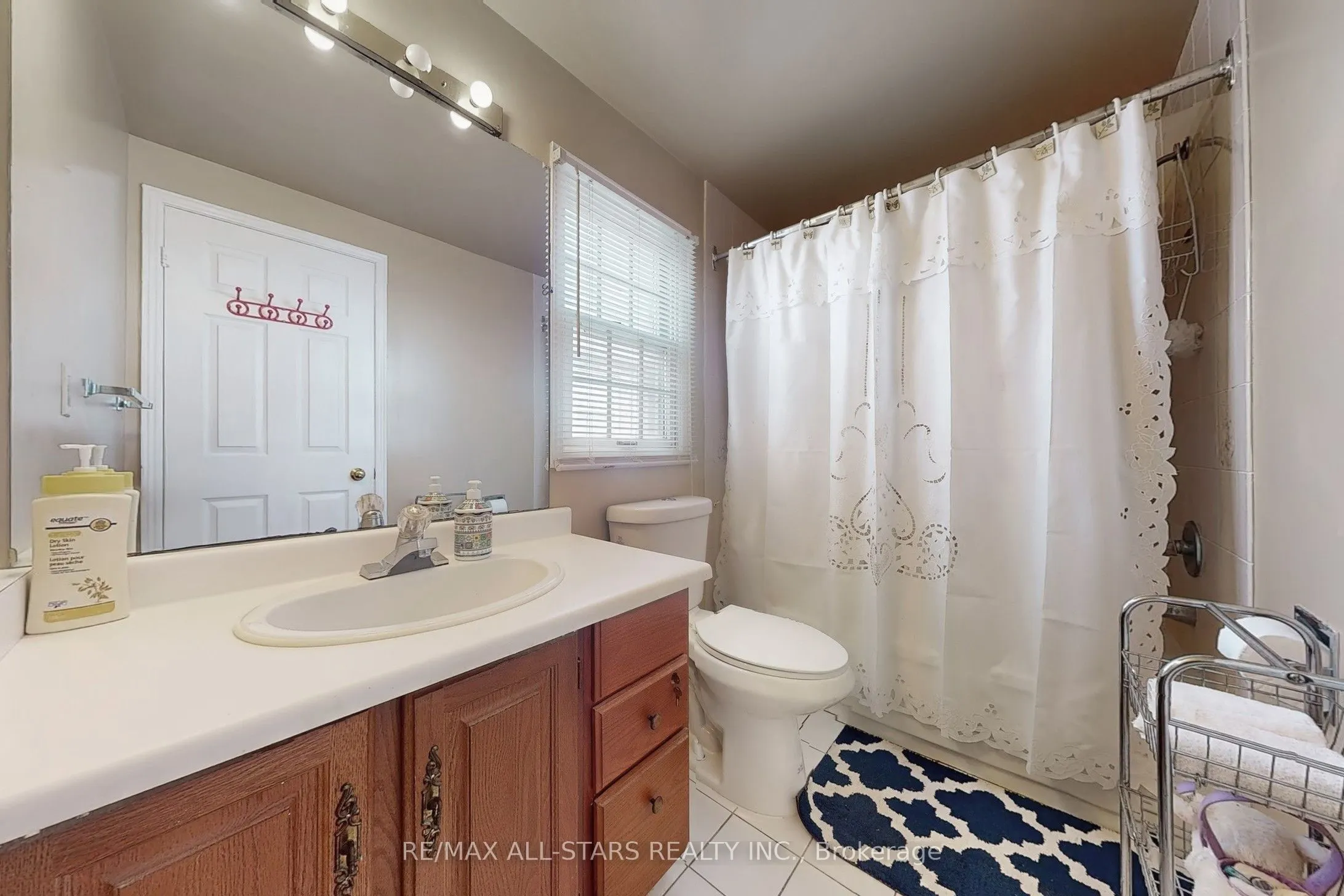 82 Waterbridge Lane