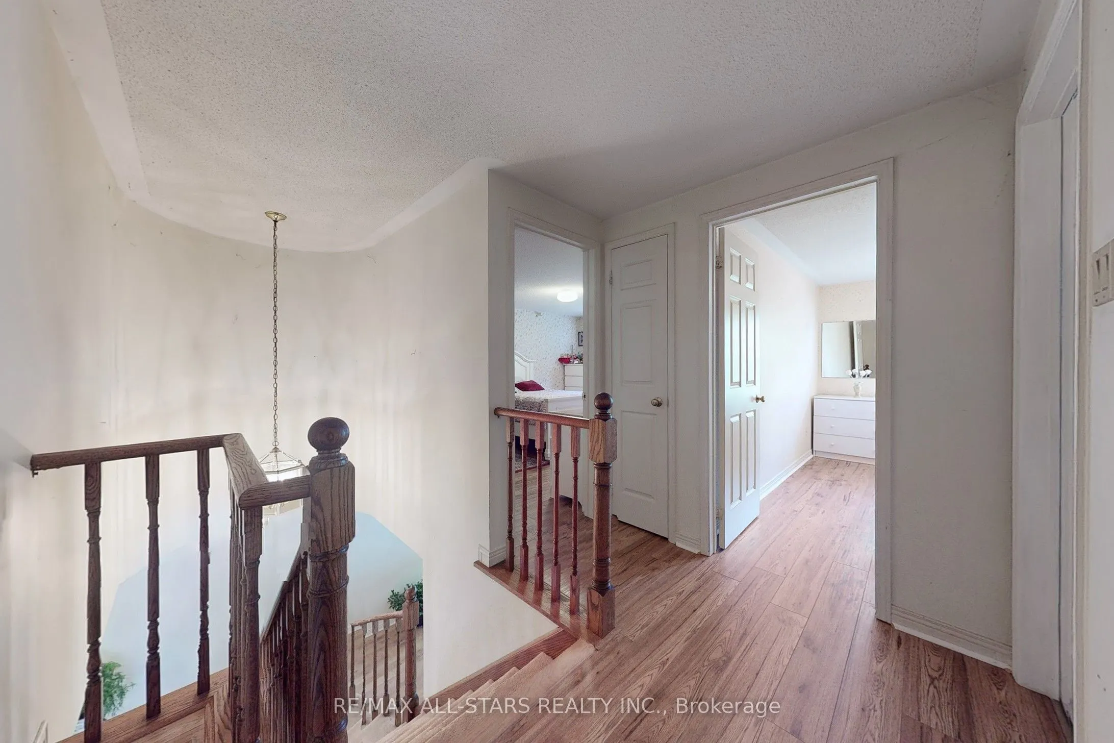 82 Waterbridge Lane