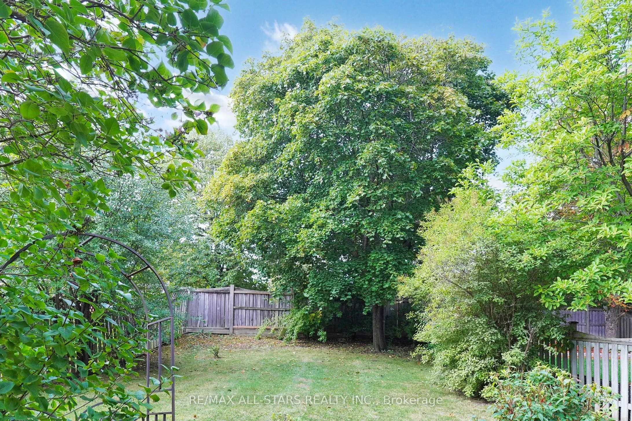 82 Waterbridge Lane