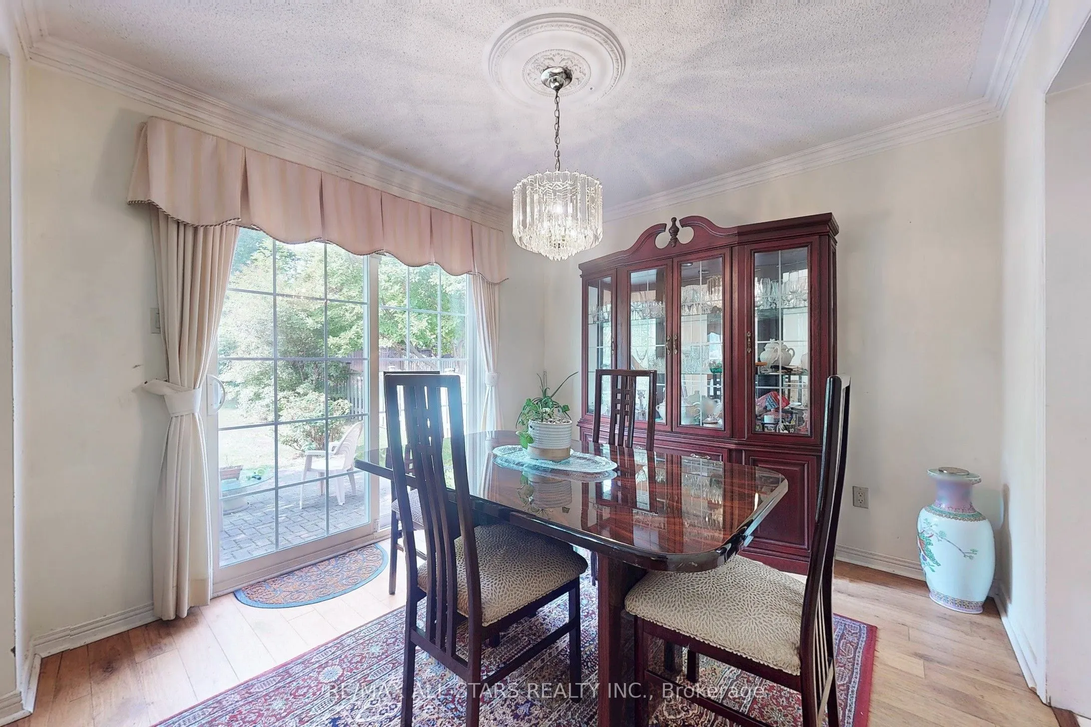 82 Waterbridge Lane