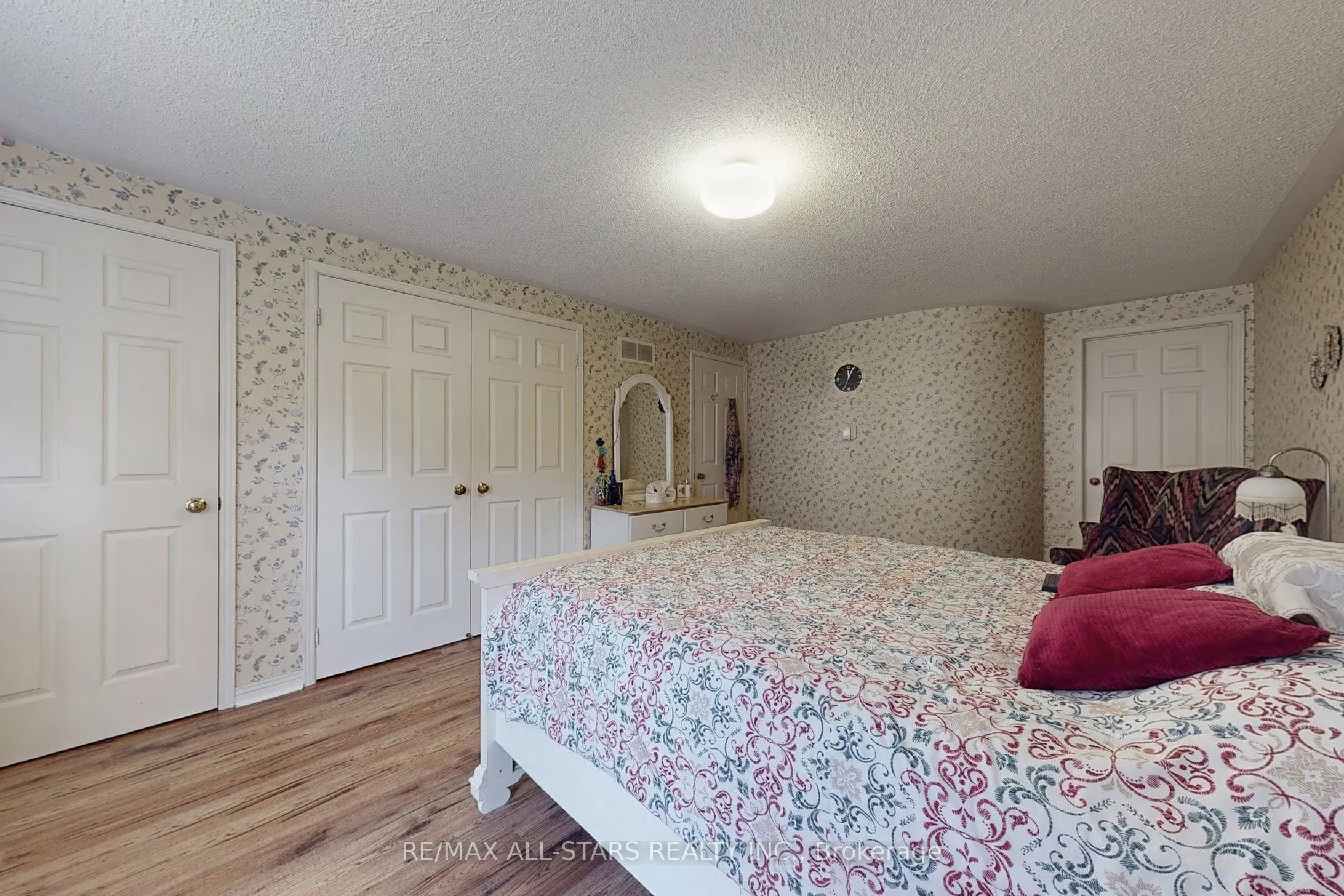 82 Waterbridge Lane