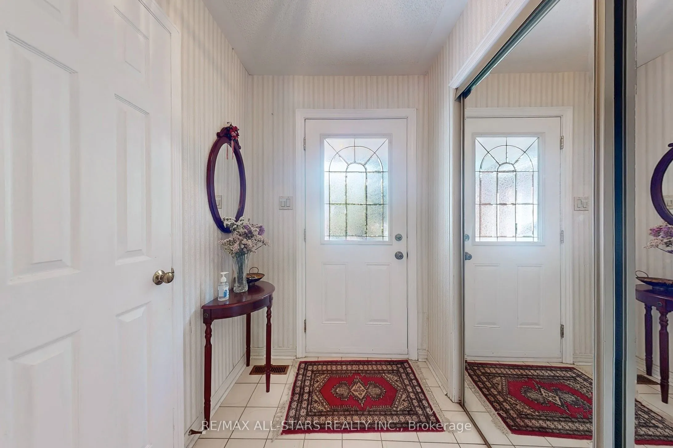 82 Waterbridge Lane