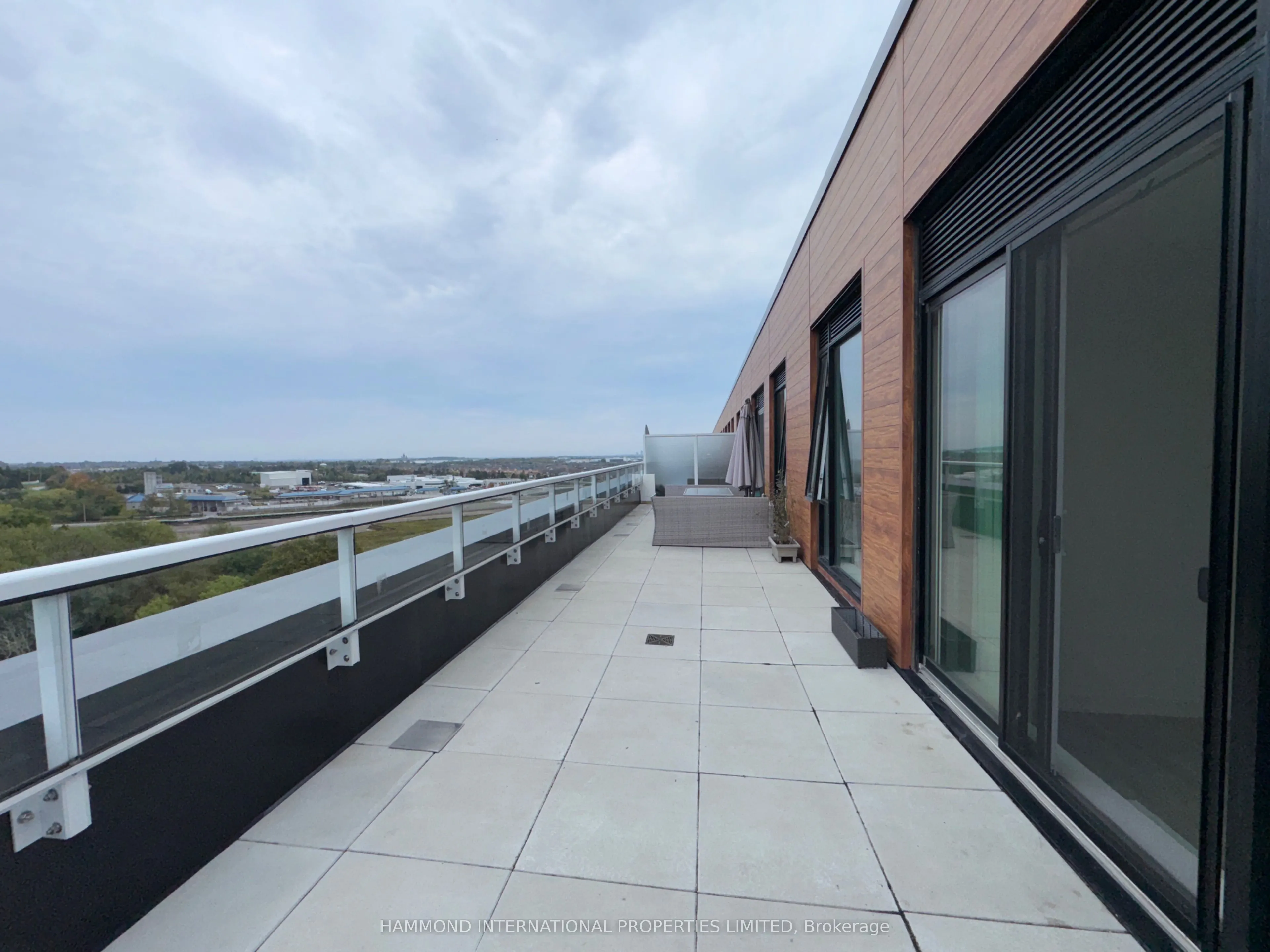 6 David Eyer Road, #PH 904
