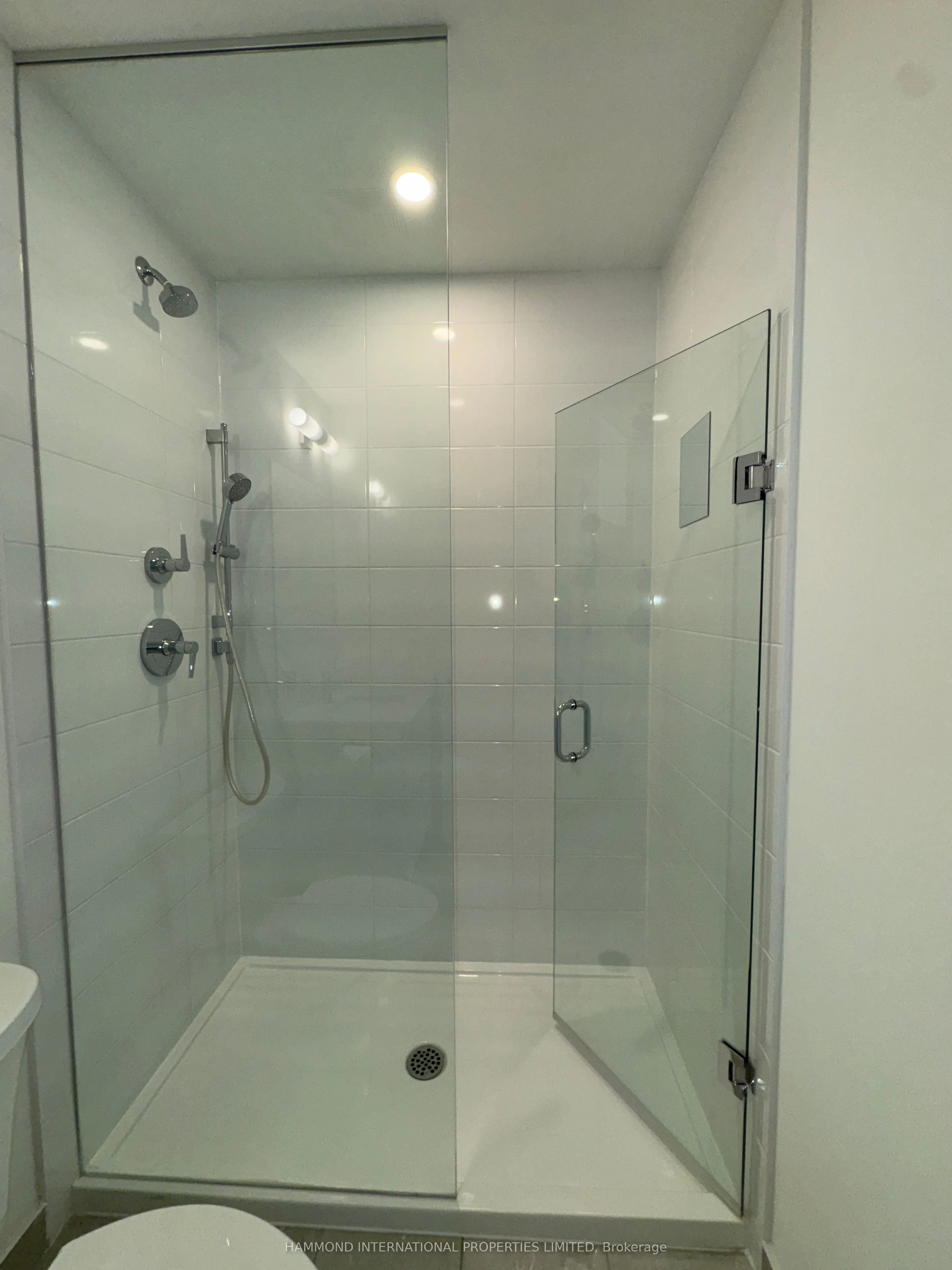 6 David Eyer Road, #PH 904