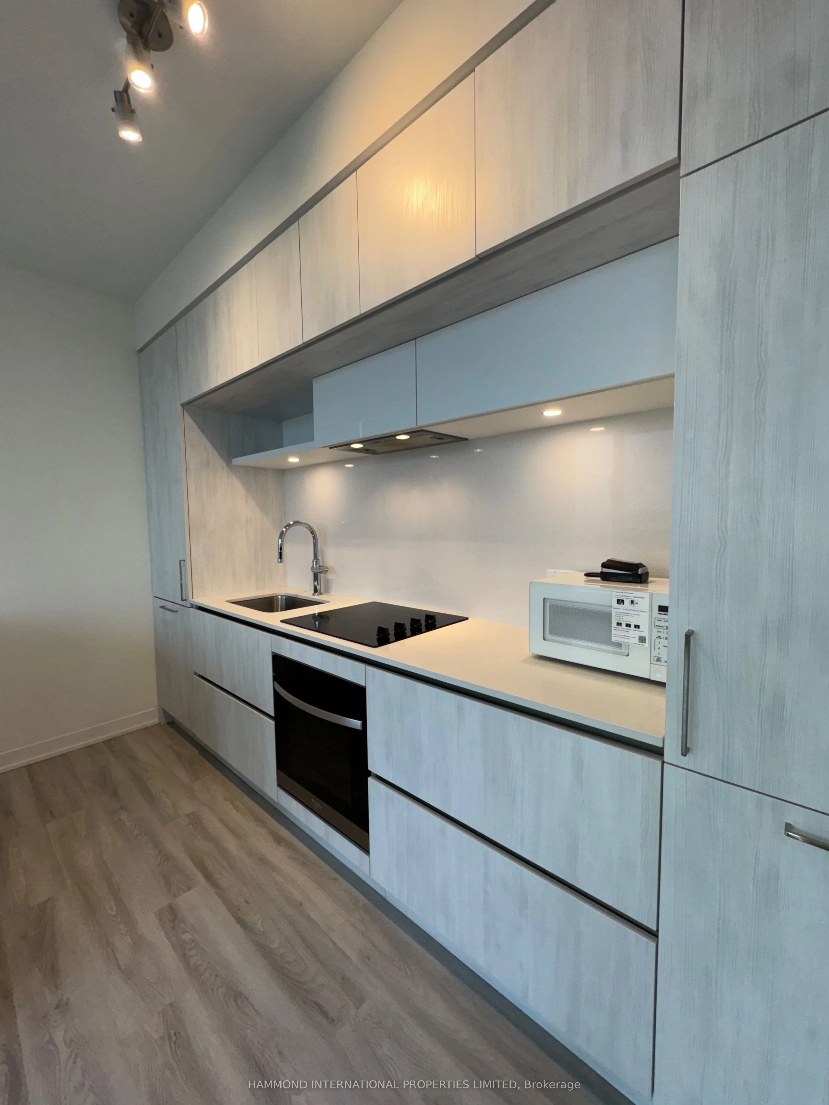 6 David Eyer Road, #PH 904