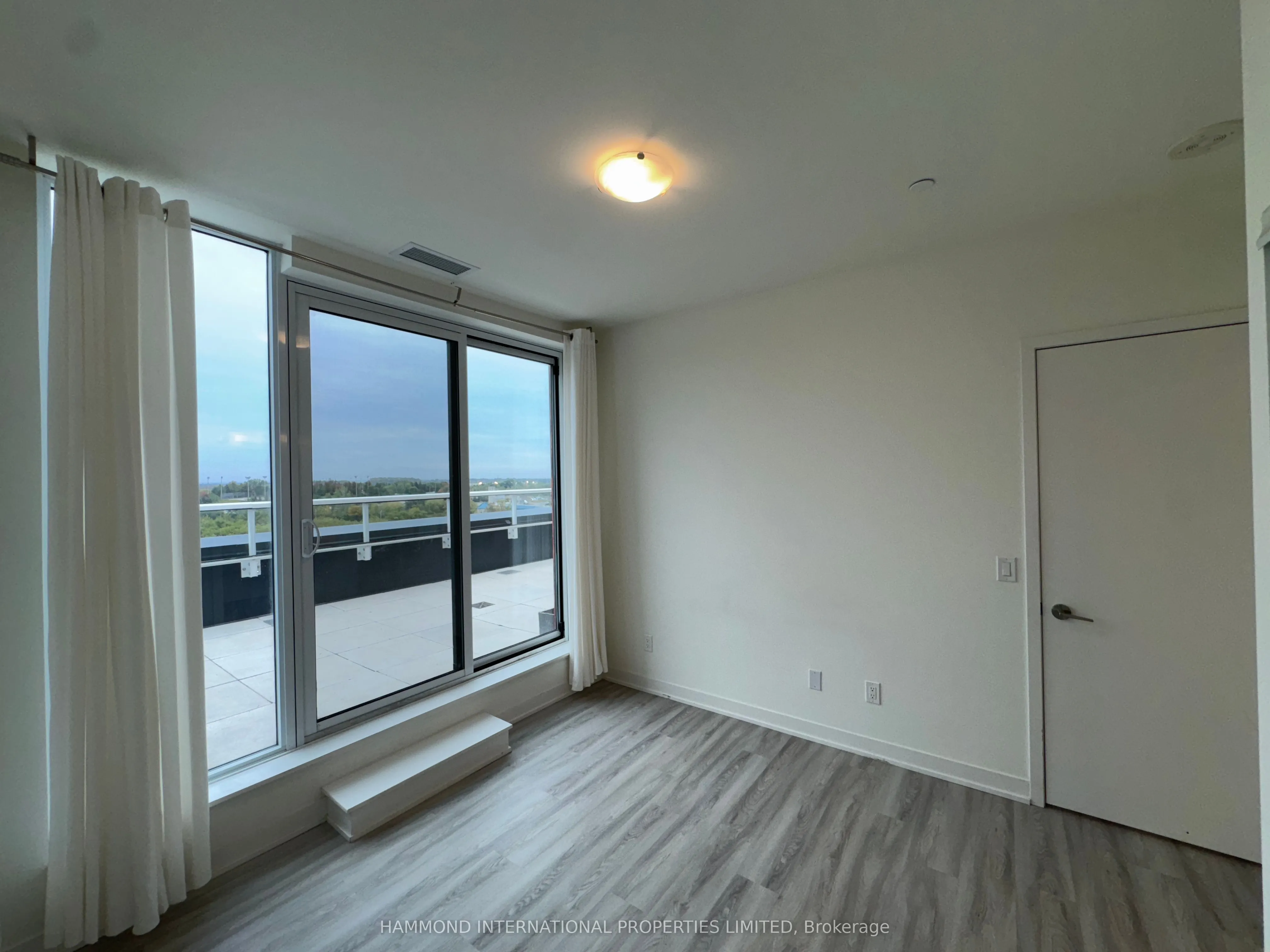 6 David Eyer Road, #PH 904