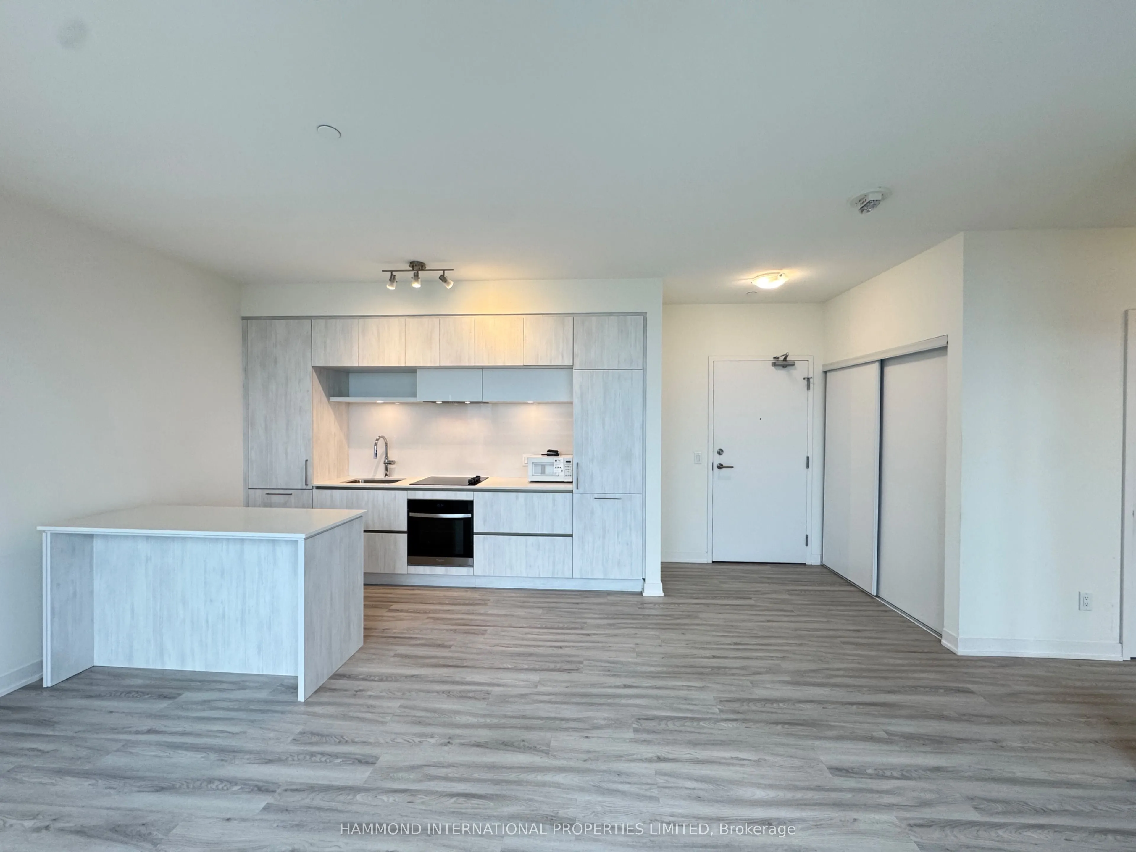 6 David Eyer Road, #PH 904