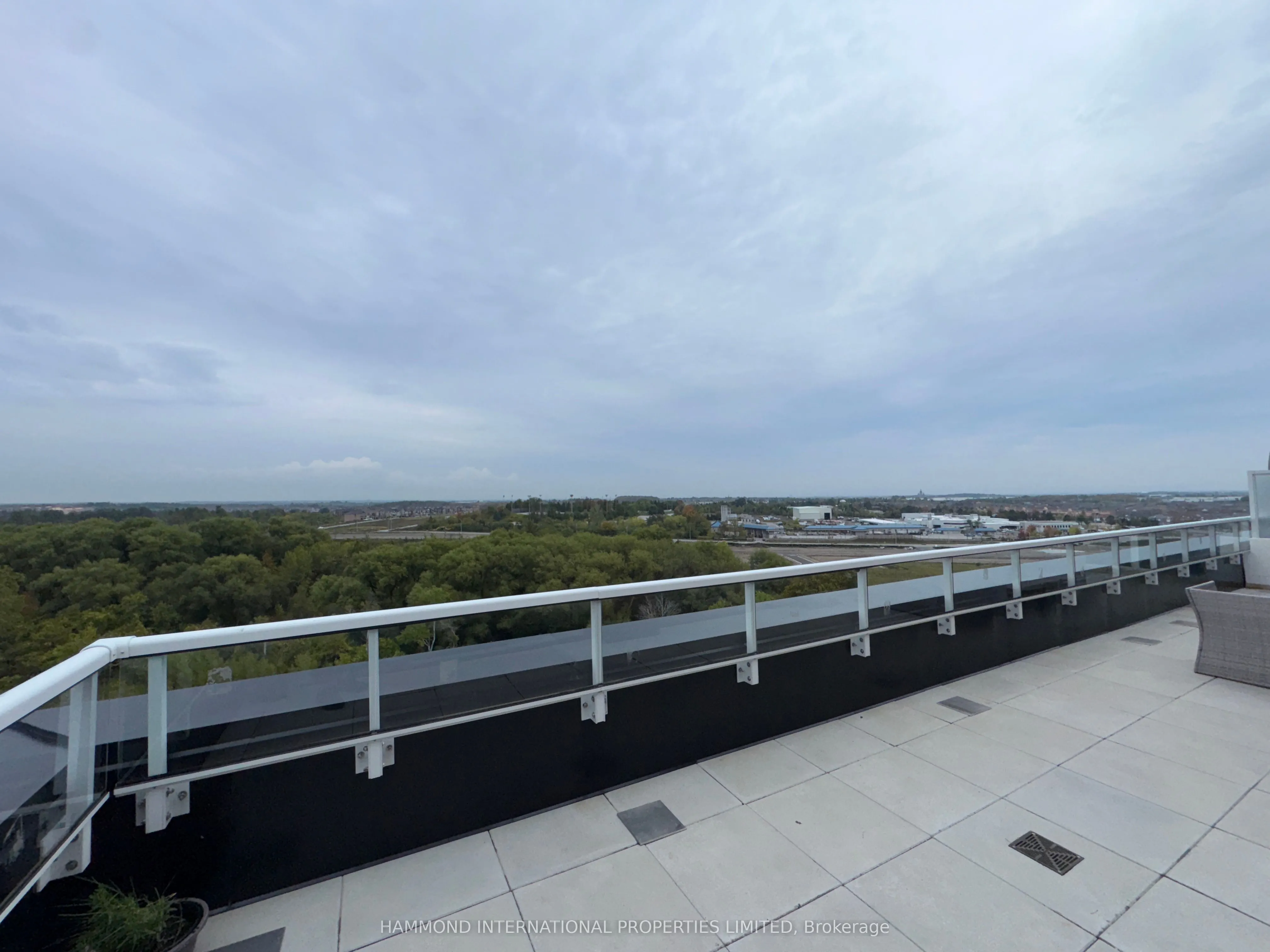 6 David Eyer Road, #PH 904