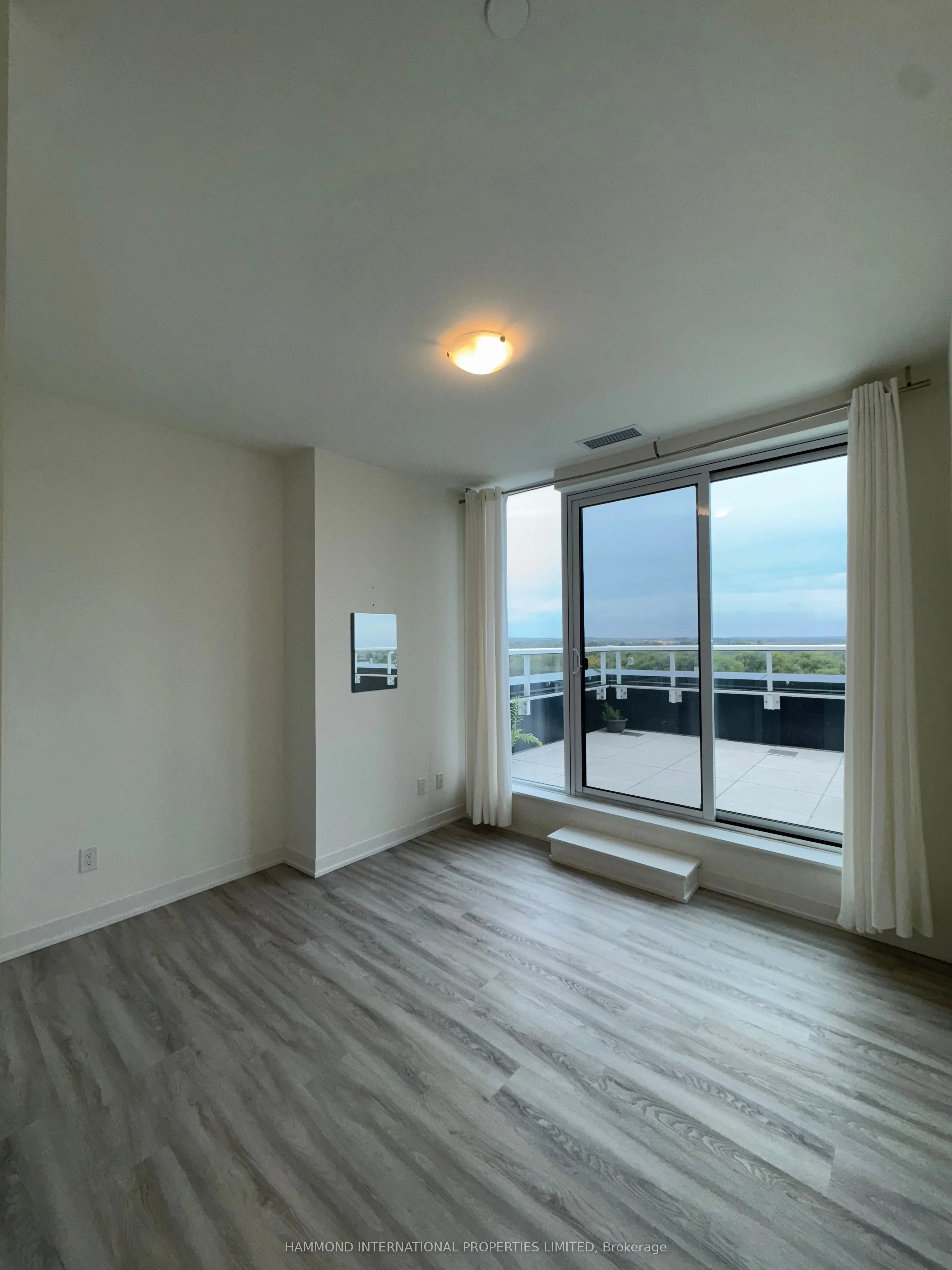 6 David Eyer Road, #PH 904
